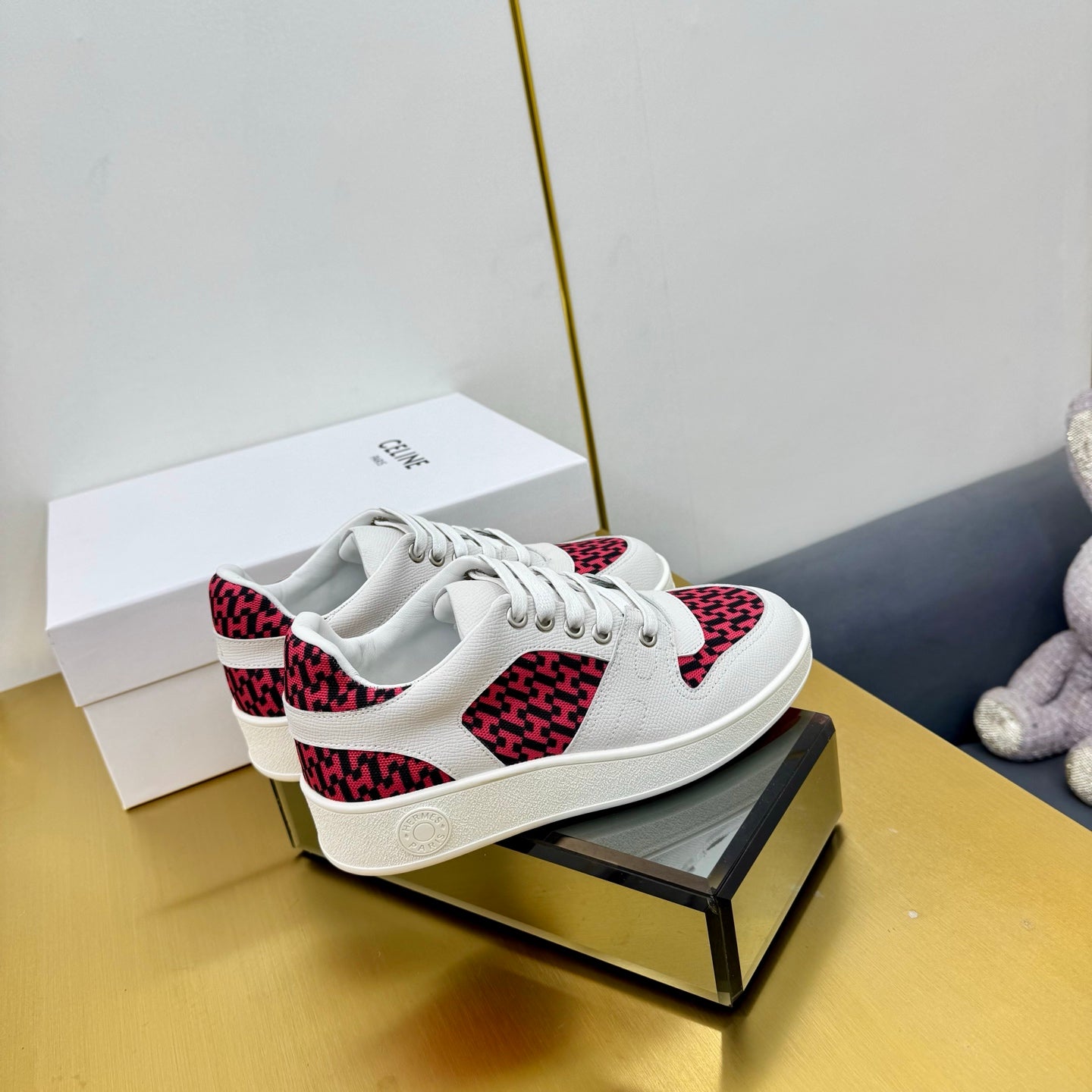 FREE SNEAKER IN WHITE CALFSKIN AND "H EN BIAIS" RED CANVAS.、mysite、Cacoeks