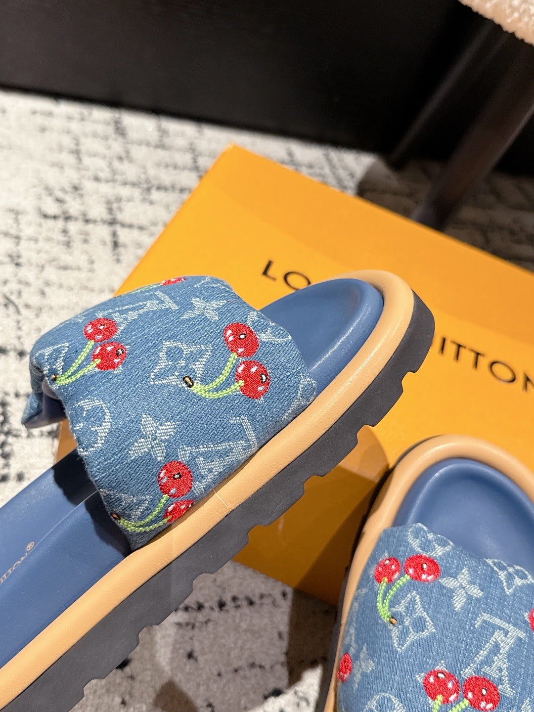 LV MIAMI-STYLE SANDALS 25S IN BLUE DENIM AND CALFSKIN、mysite、Cacoeks