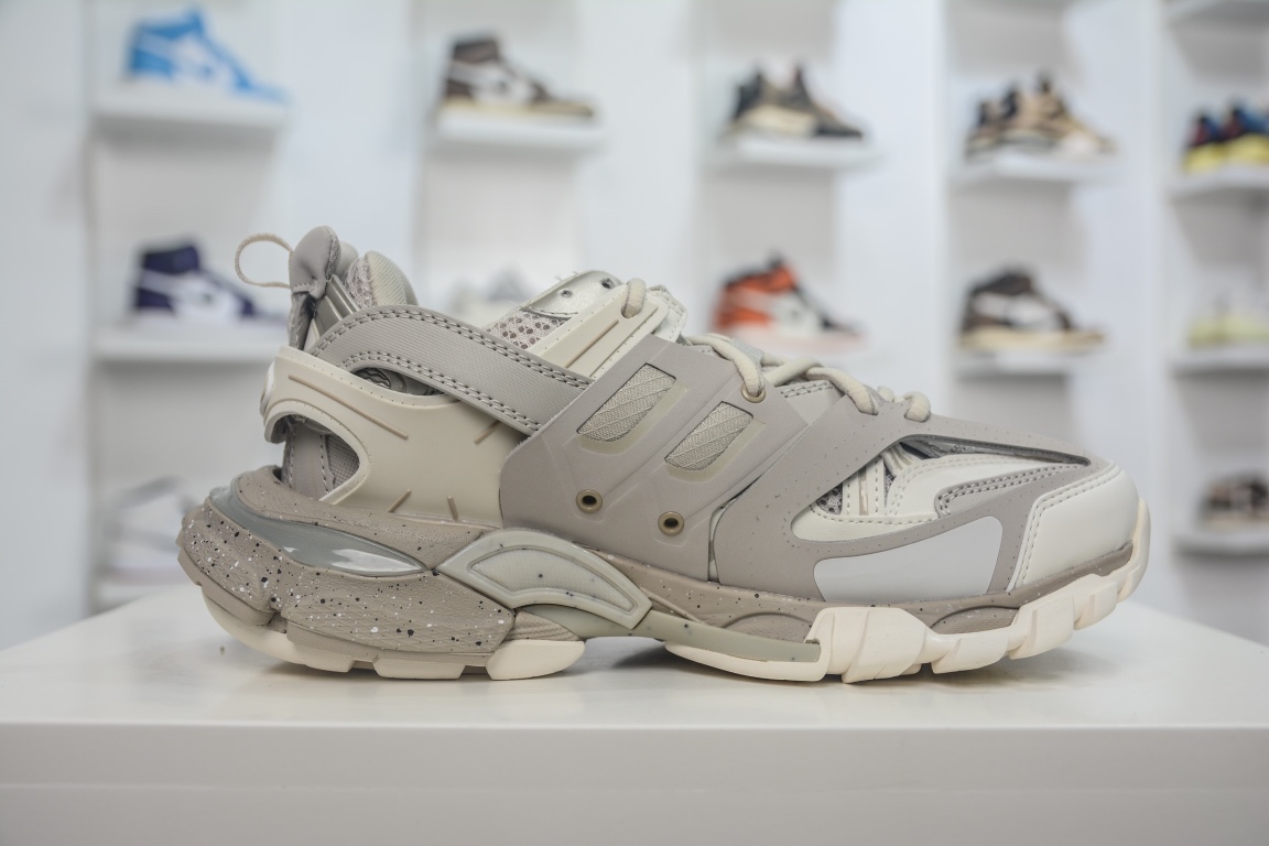 Balenciaga Track Recycled Sole Trainer in Beige、mysite、Cacoeks