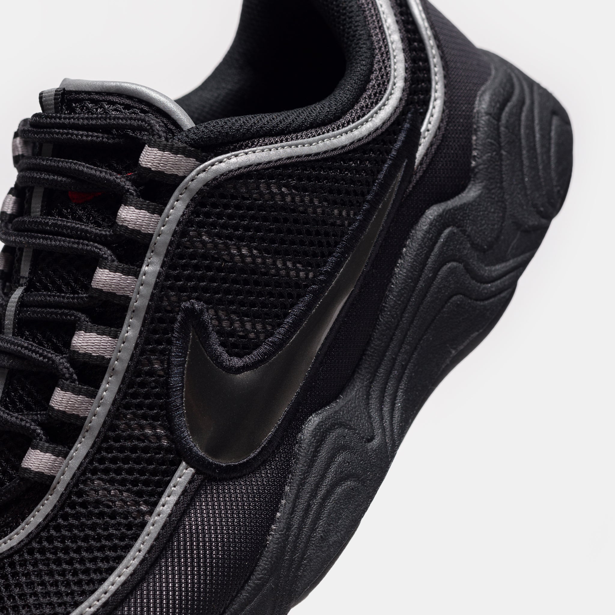 Air Zoom Spiridon SP Sneaker in Black/Metallic Silver/Sport Red