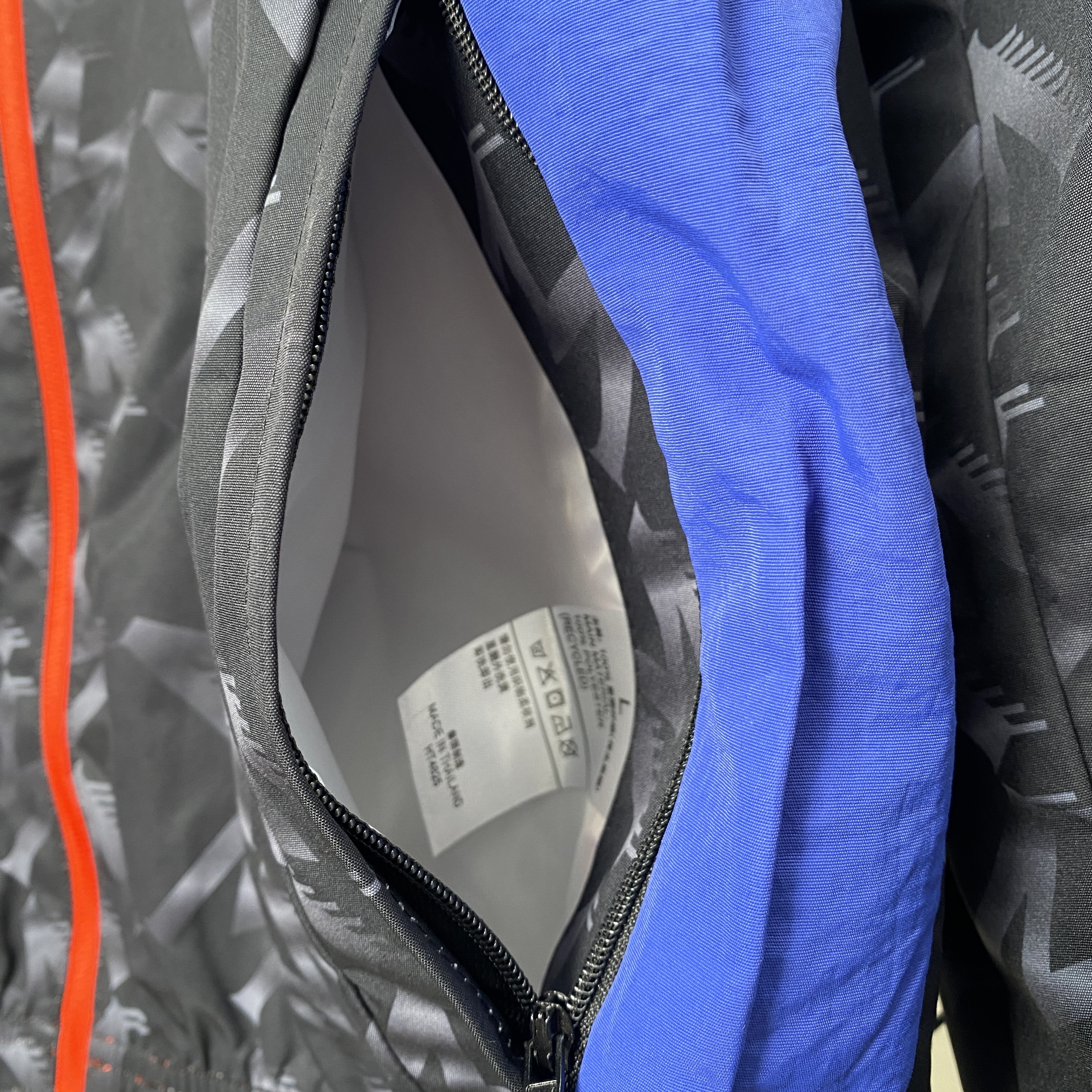 ManixJersey.com | Manchester United 24-25 Double Sided Reversible Windbreaker - Home & Away Jersey Style -Customize Name, Number and Patch | Worldwide Shipping