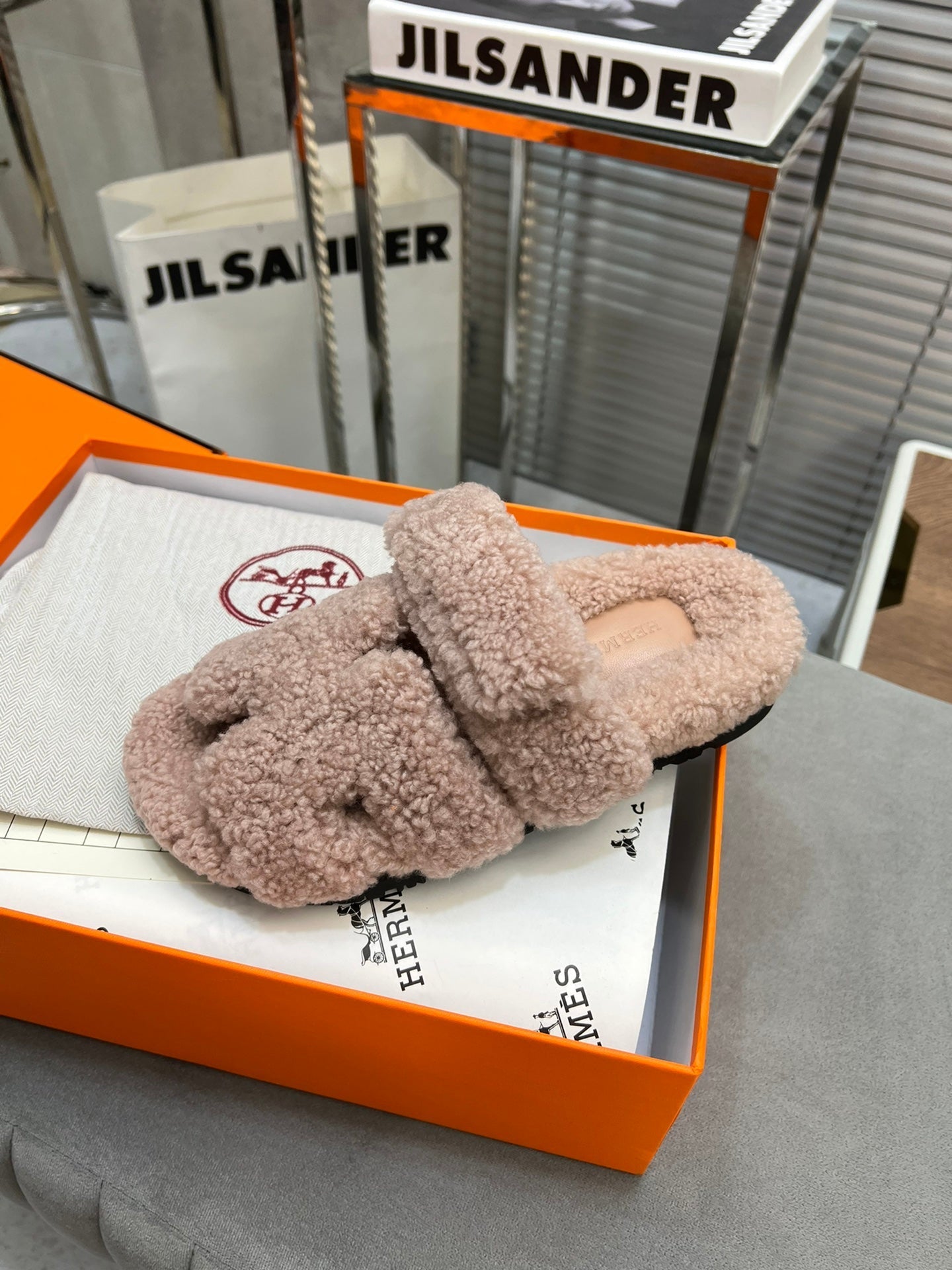 CHYPRE SLIPPERS IN ROSY BROWN LAMB WOOL、mysite、Cacoeks
