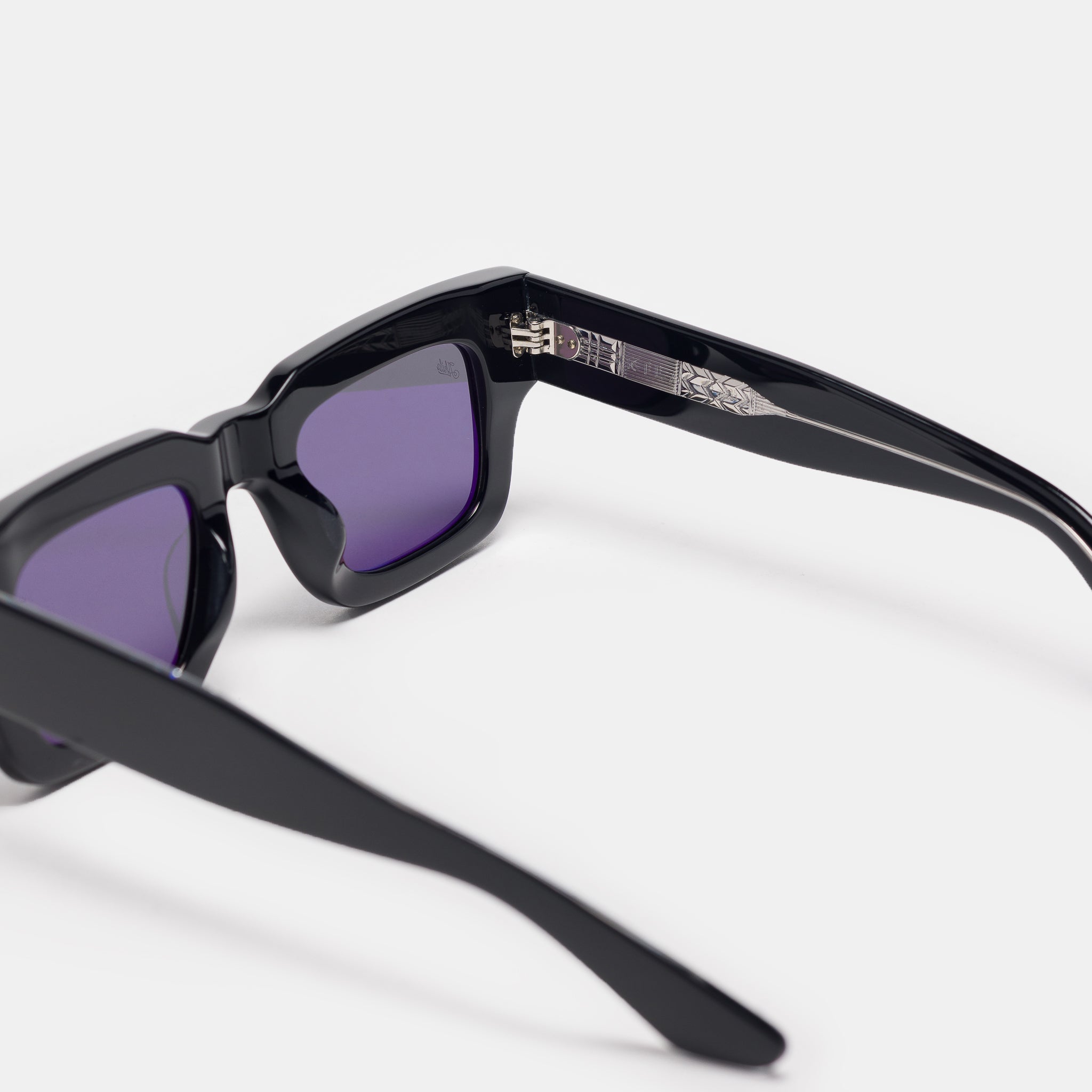 Ares Sunglasses in Black/Black