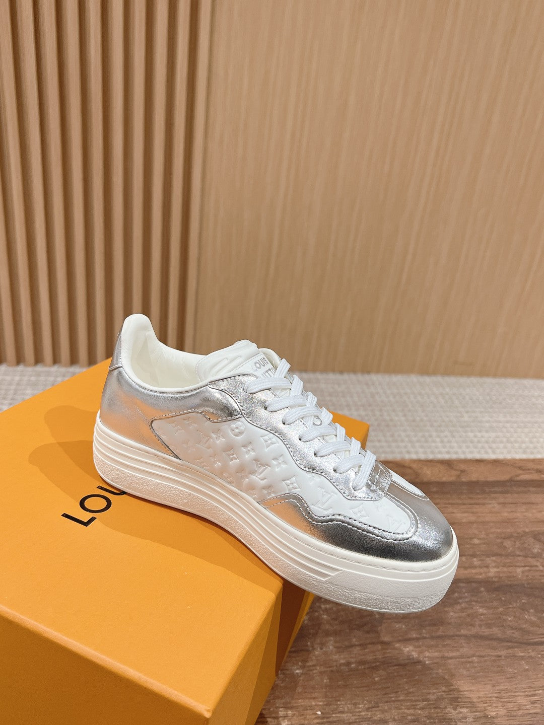 LV TRAINER SNEAKER IN SILVER MIX WHITE EMBOSSED CALFSKIN、mysite、Cacoeks