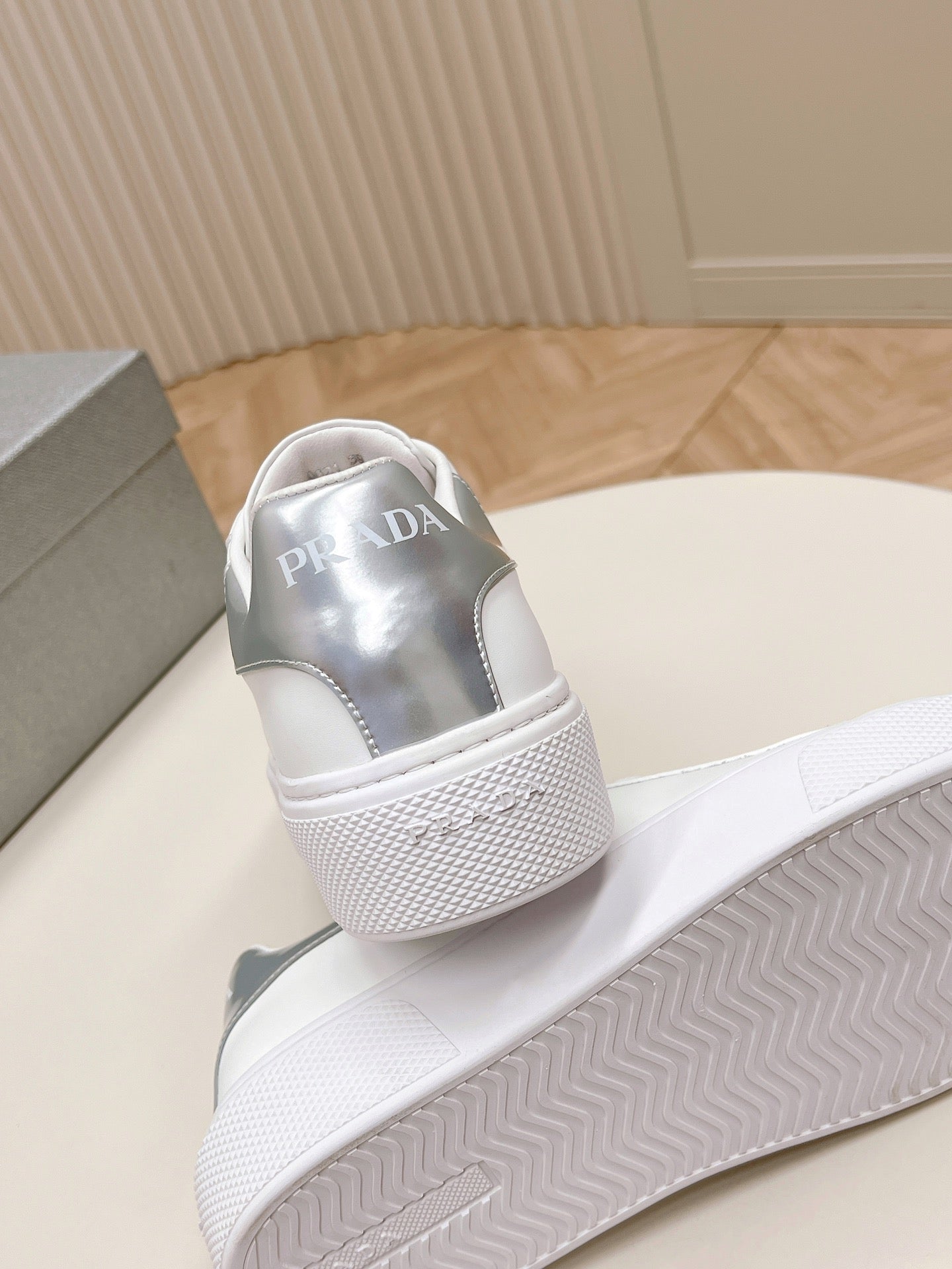 PRA RETRO SNEAKERS WHITE AND GRAY CALFSKIN、mysite、Cacoeks