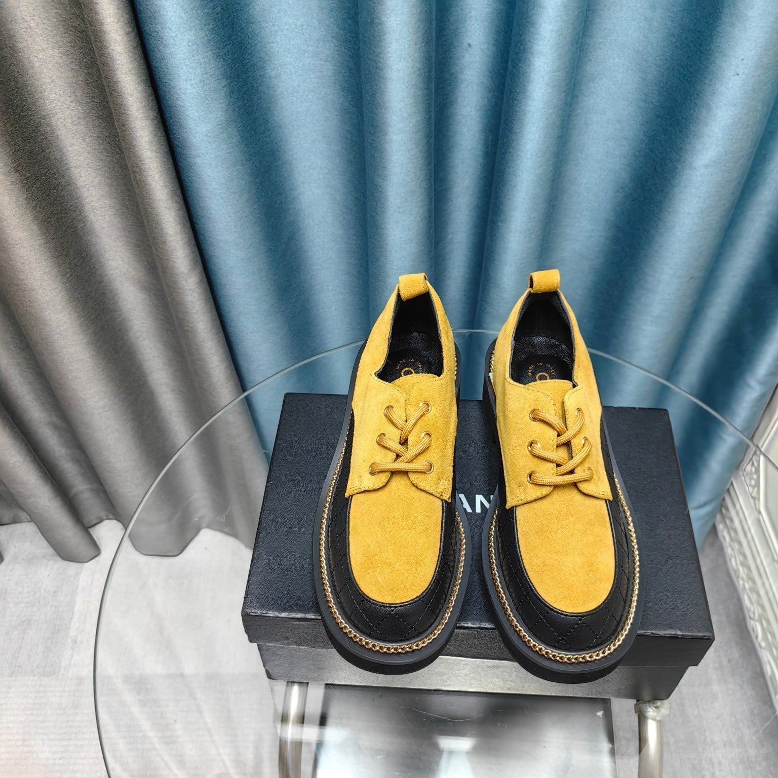 OXFORD SHOES IN GOLD YELLOW SUEDE AND BLACK SHEEPSKIN、mysite、Cacoeks