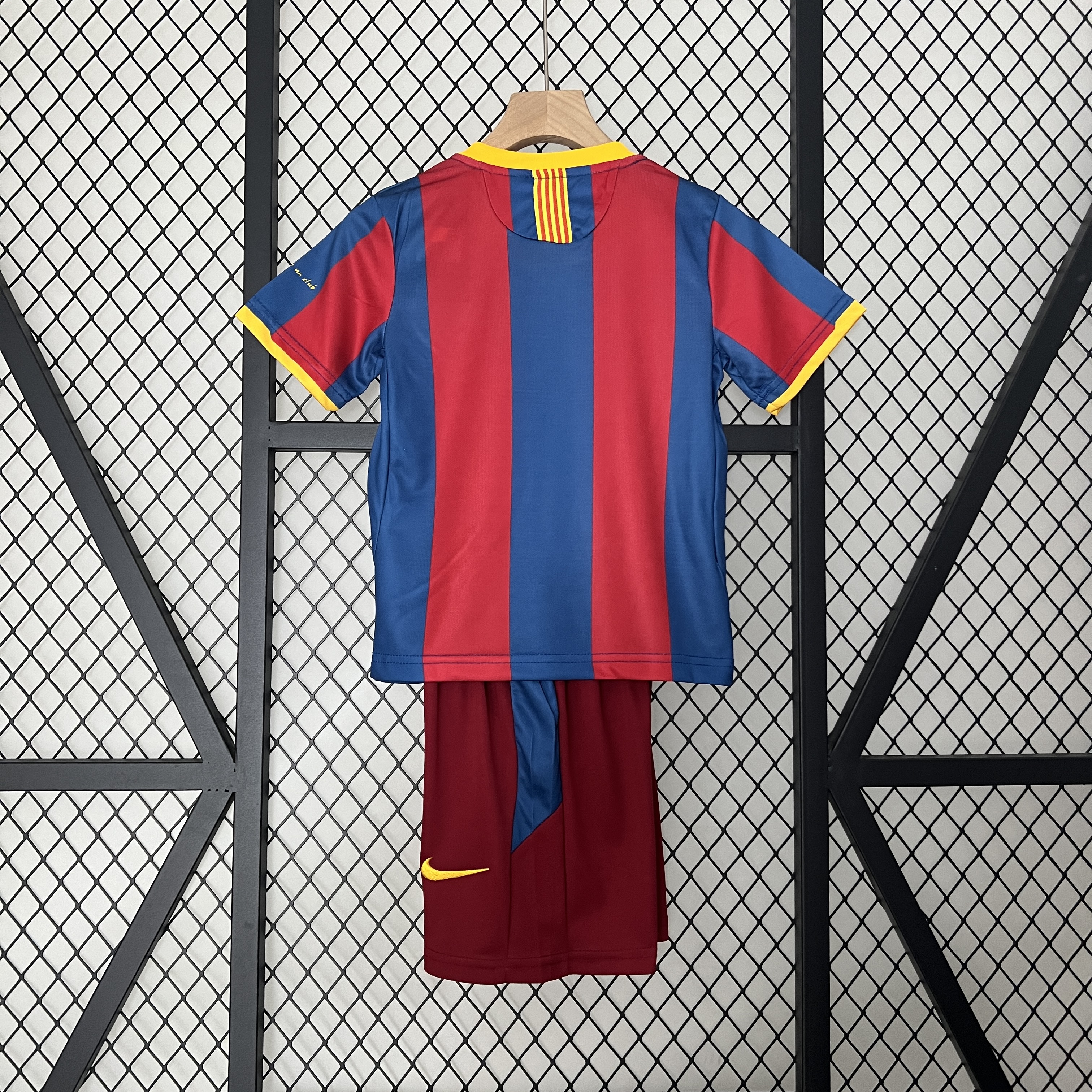 foot-Retro Barcelona 2010-11 Home Stadium Kids Kit