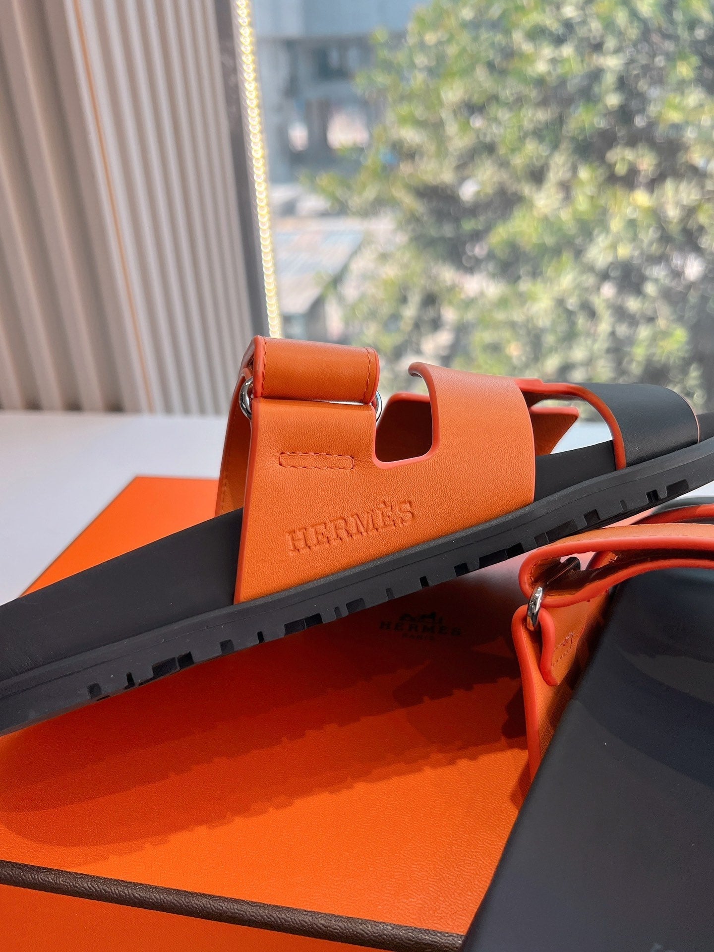 CHYPRE SANDAL IN VIVID ORANGE MIX BLACK CALFSKIN、mysite、Cacoeks