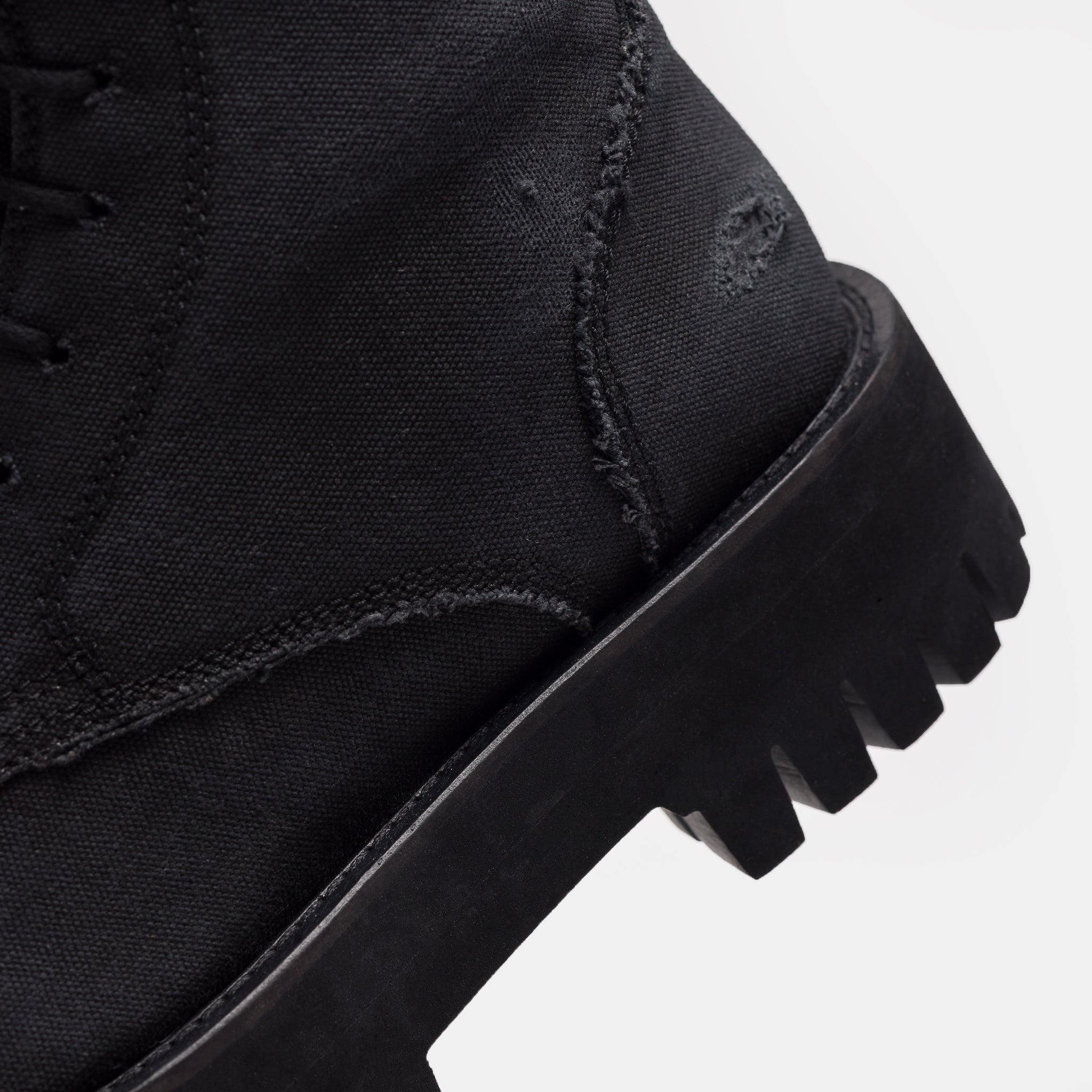 X Boot in Distressed Black