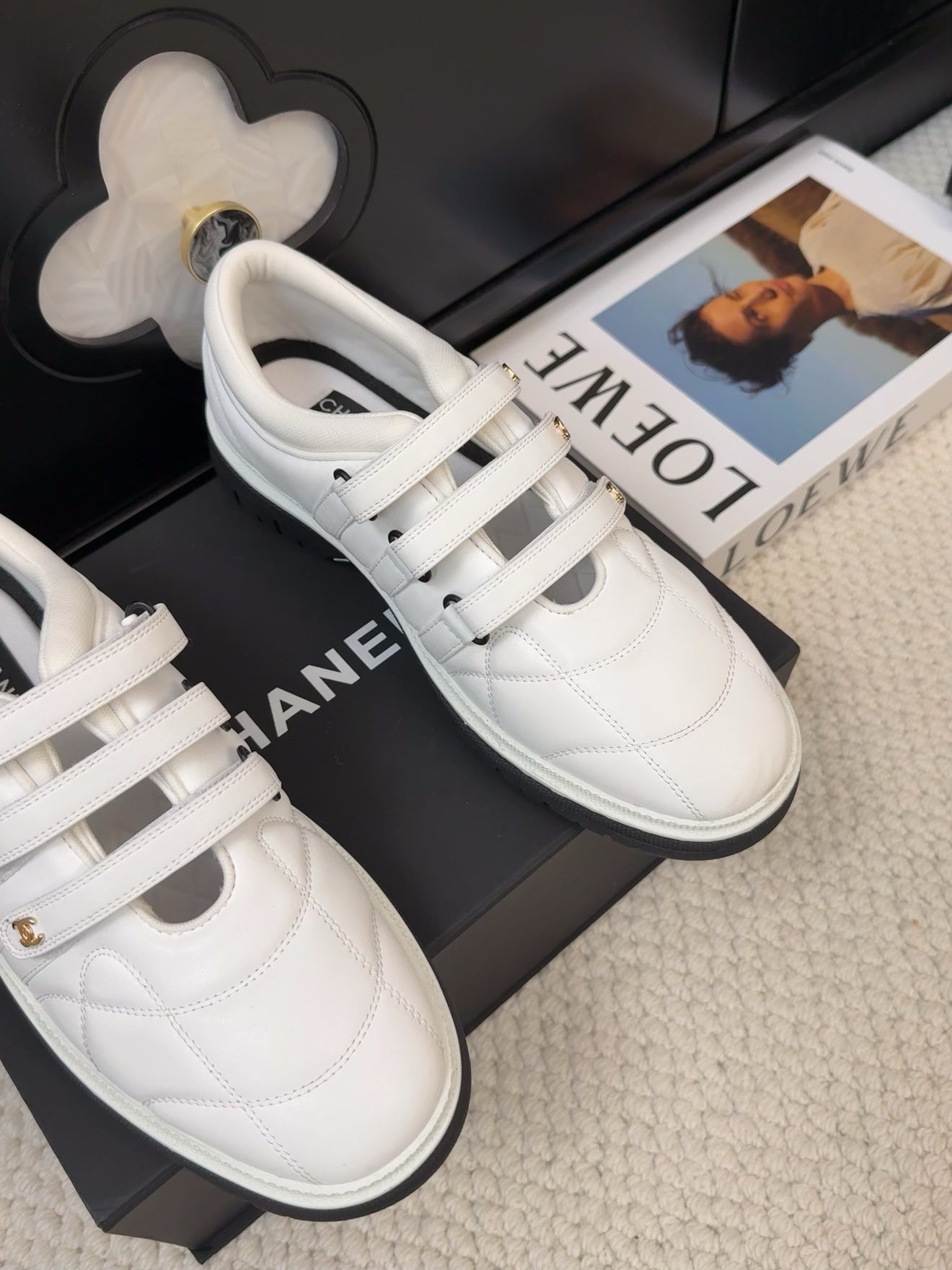 SNEAKERS WITH THREE STRAPS IN WHITE CALFSKIN、mysite、Cacoeks