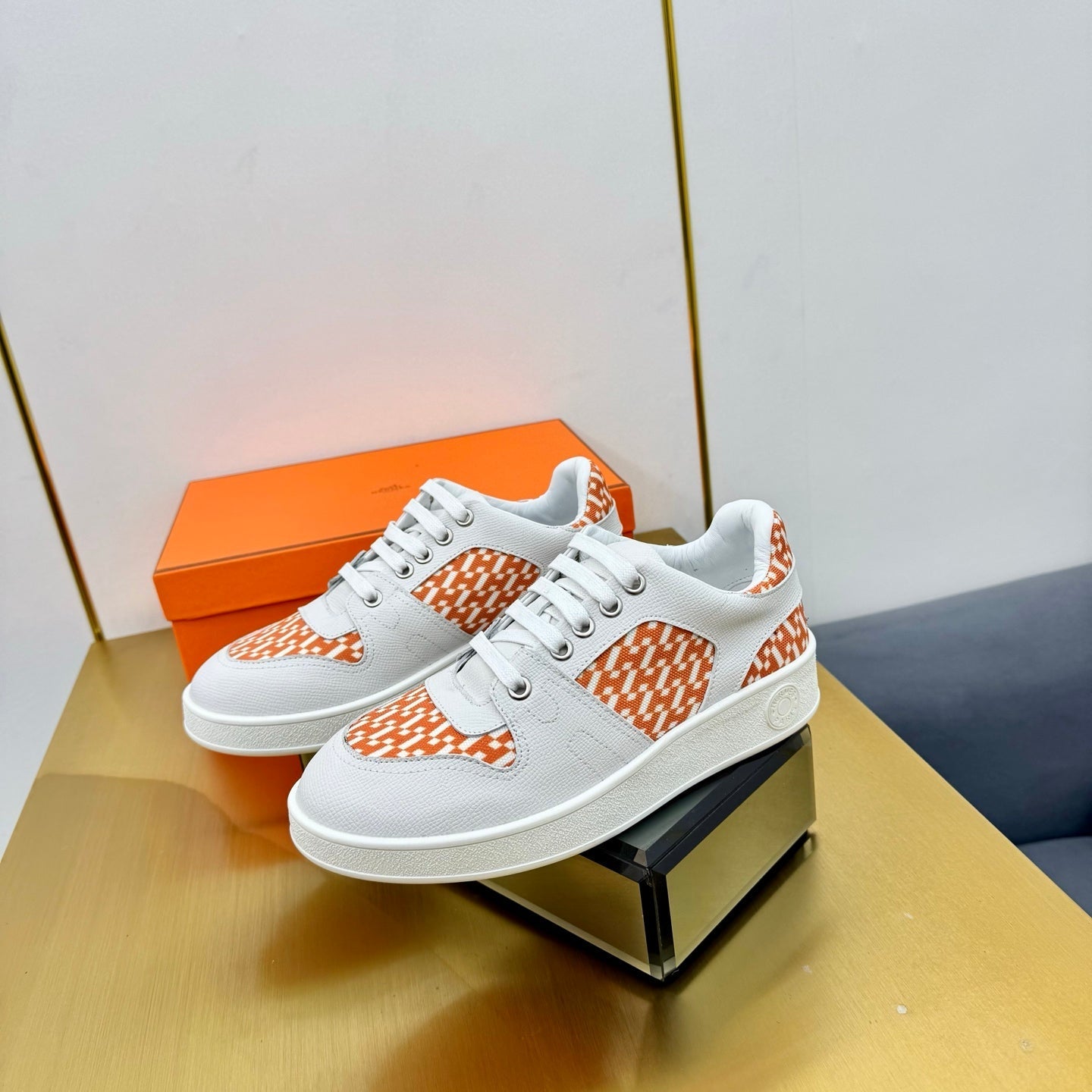 FREE SNEAKER IN WHITE CALFSKIN AND "H EN BIAIS" ORANGE CANVAS、mysite、Cacoeks