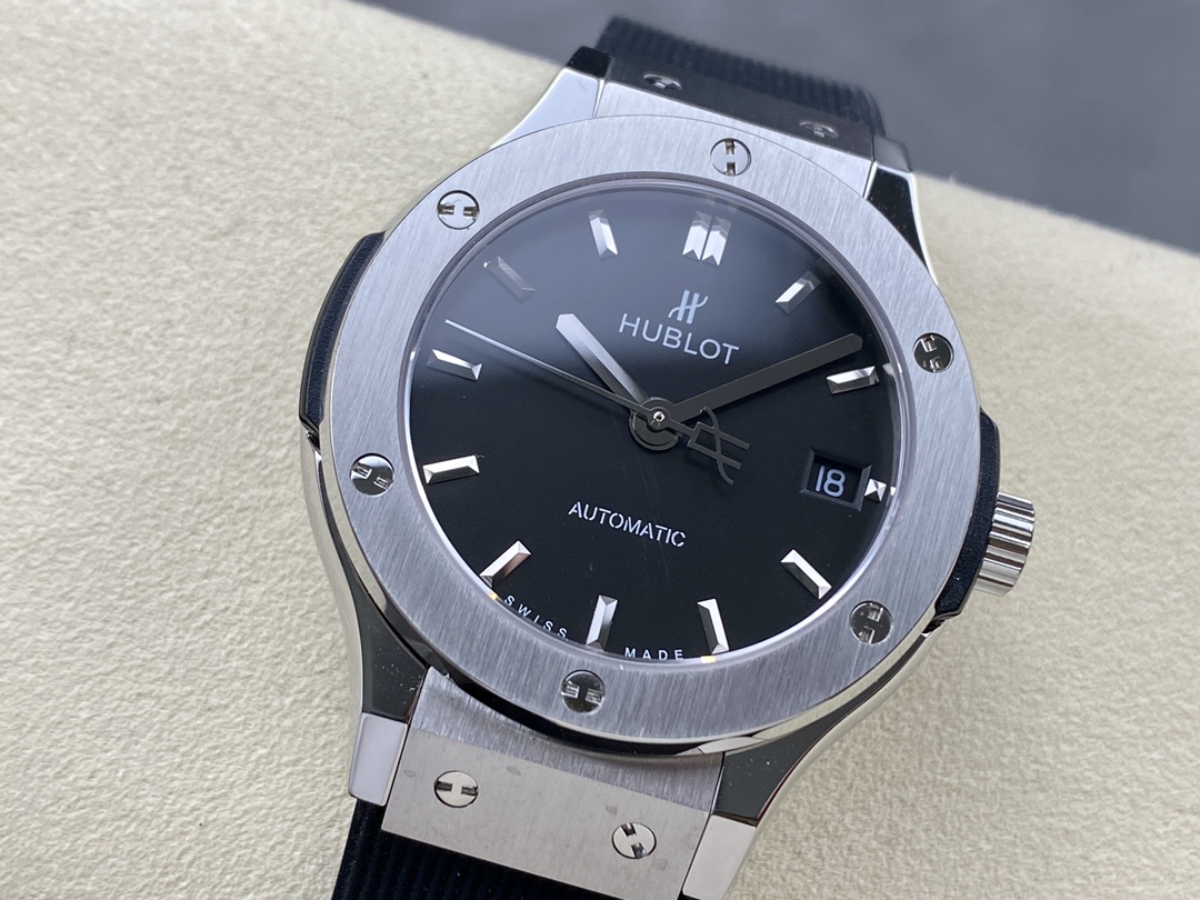 542.NX.1171.RX Hublot Classic Fusion Automatic Rubber-fasswatch