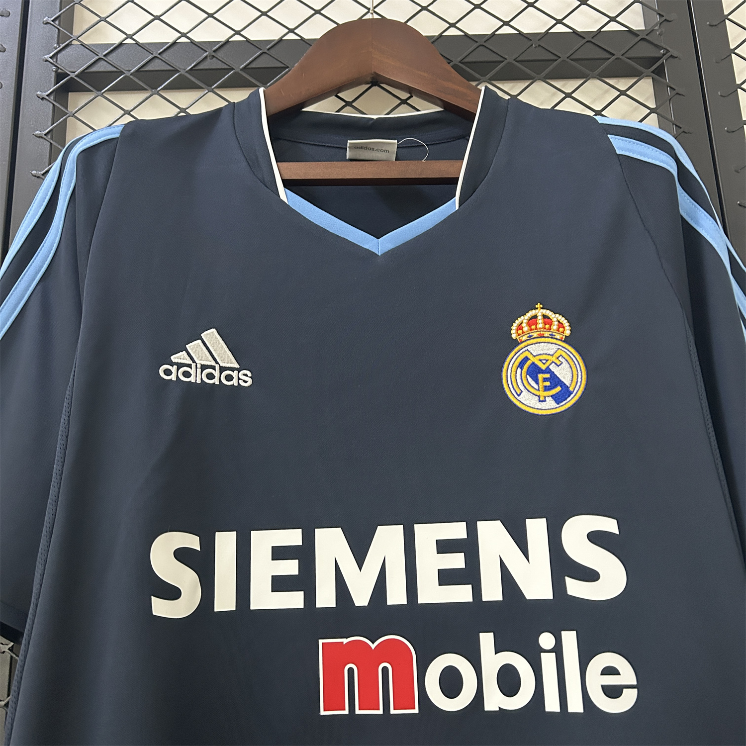 Funinjersey-Retro Real Madrid 2003-04 Away Jersey