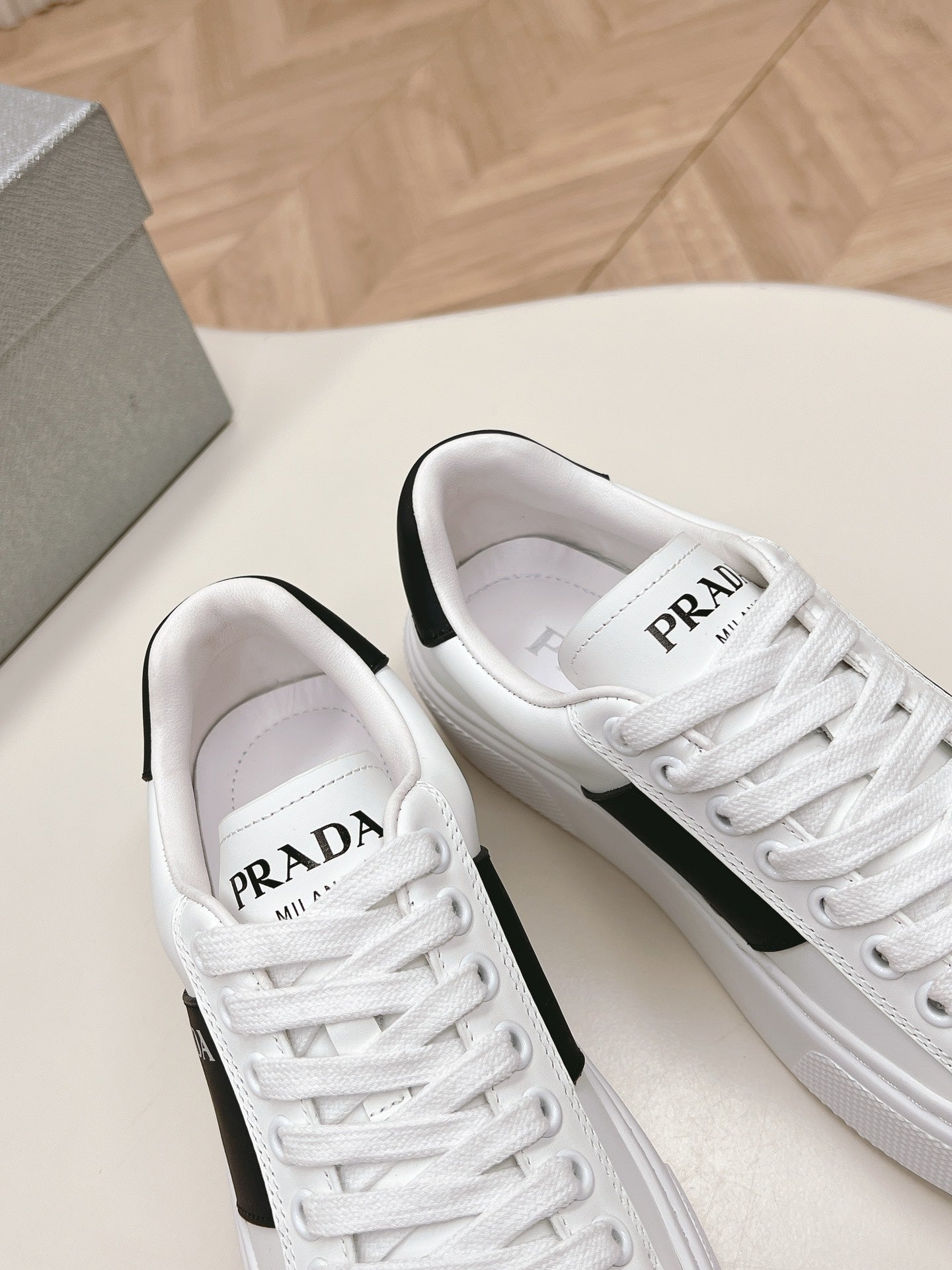 PRA LEATHER LOGO OUTLET SNEAKERS BLACK AND WHITE CALFSKIN、mysite、Cacoeks