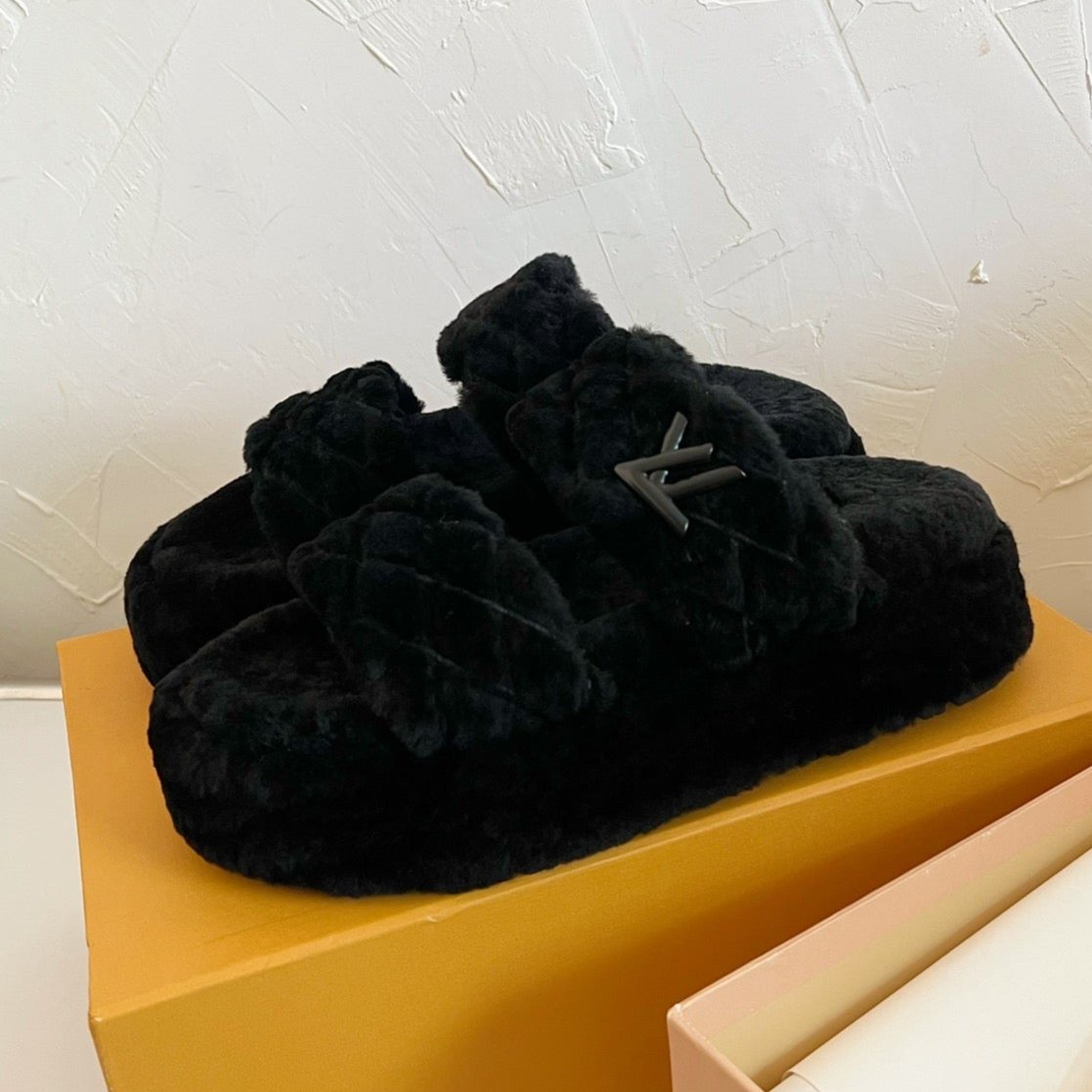 LV SUNSET PLATFORM COMFORT MULE IN BLACK SHEARLING、mysite、Cacoeks
