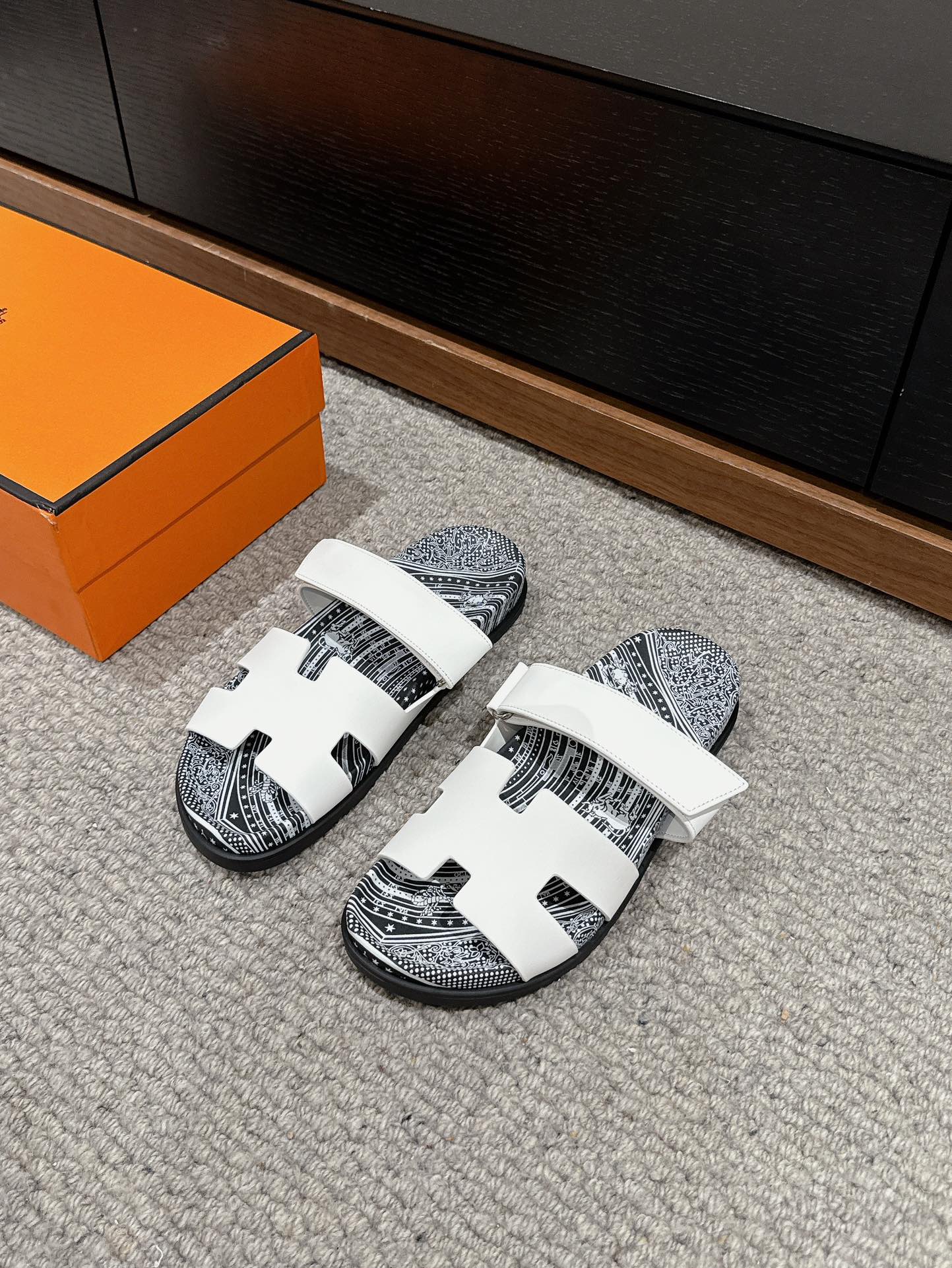 CHYPRE SANDAL WHITE CALFSKIN UNIQUE、mysite、Cacoeks