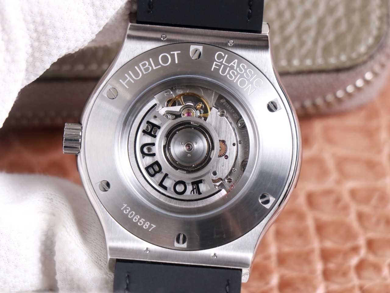 Hublot Classic Fusion Skull Titanium Full Pave 511.NX.9000.LR.1704.SKULL 45mm-fasswatch