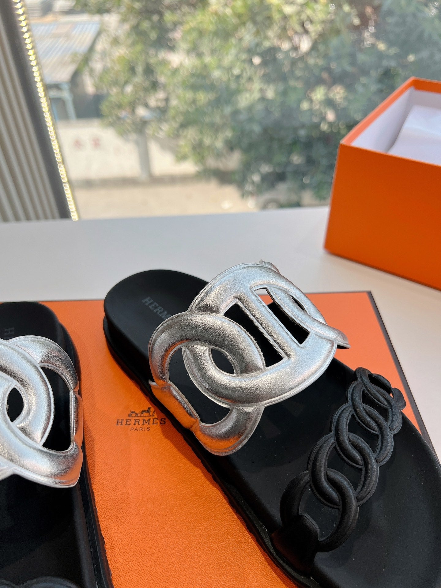 EXTRA SANDAL IN SILVER MIX BLACK CALFSKIN、mysite、Cacoeks