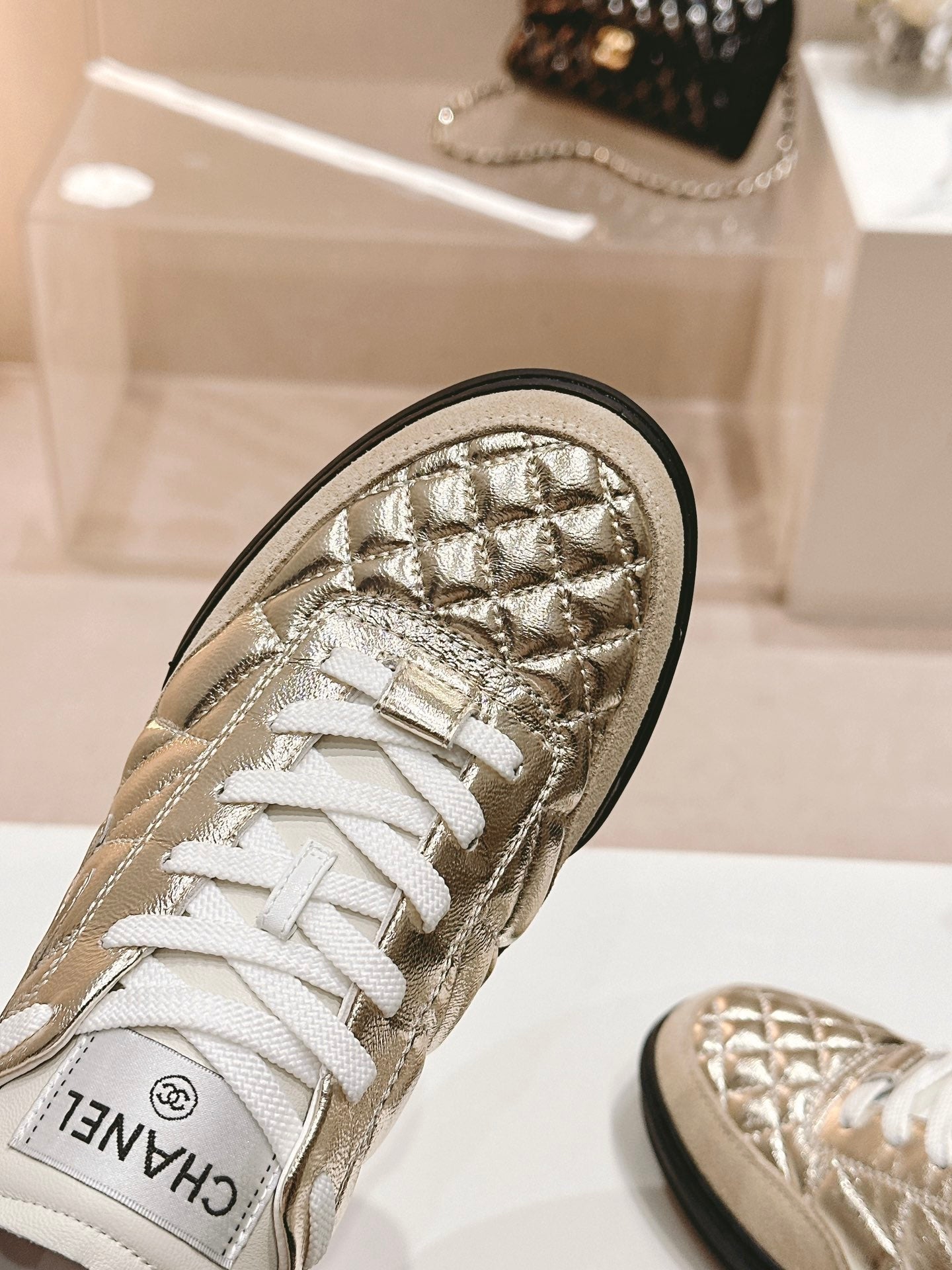 SNEAKERS IN GLOSSY GOLDEN LAMBSKIN、mysite、Cacoeks