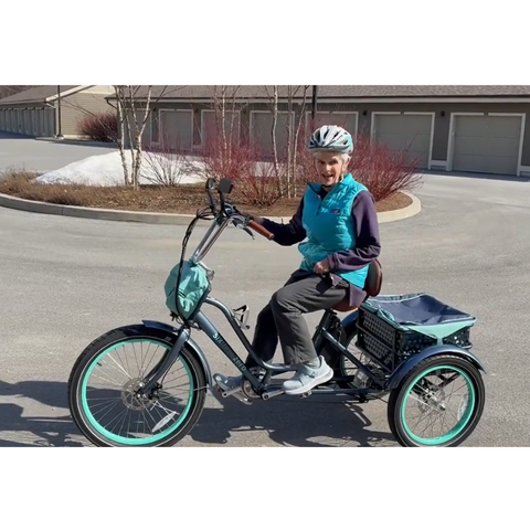 https://cdn.shopify.com/s/files/1/0565/3115/7057/files/Elderly_Person_On_Relaxed_Body_750_watt_Electric_Tricycle.png?v=1745852914