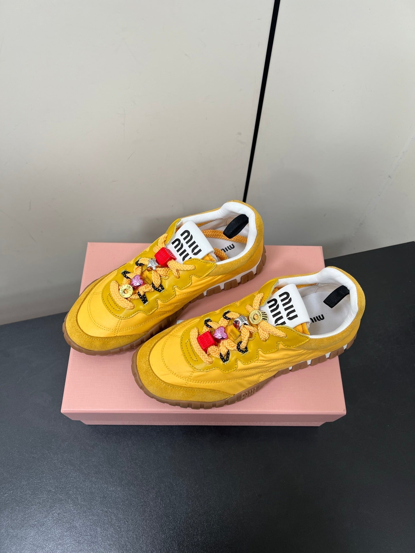 TYRE SNEAKERS IN YELLOW TECHNICAL FABRIC AND SUEDE WITH STICKER、mysite、Cacoeks