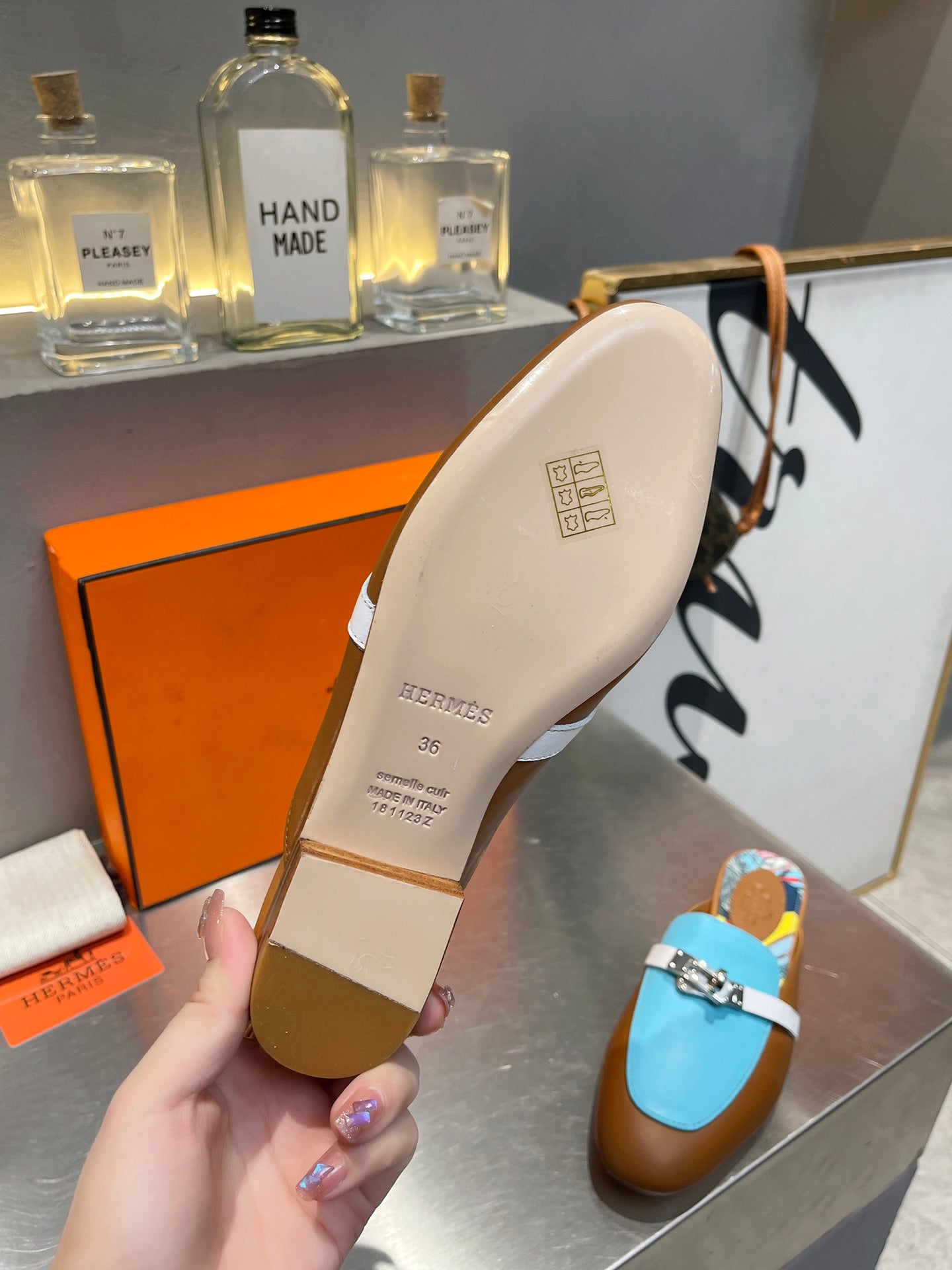 0Z MULE CARAMEL AND SKY CALFSKIN WITH PATTERN、mysite、Cacoeks