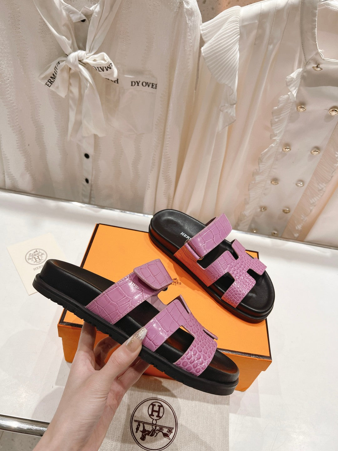 CHYPRE SANDAL BLACK AND LAVENDER LAMBSKIN、mysite、Cacoeks