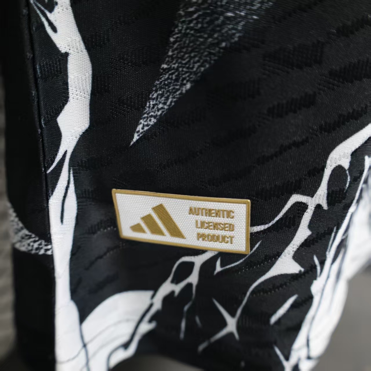 2025/2026 Player Version Real Madrid Manga Special Edition black&white:football jersey mysite: unitedjerseyfootball 邓江浪:football