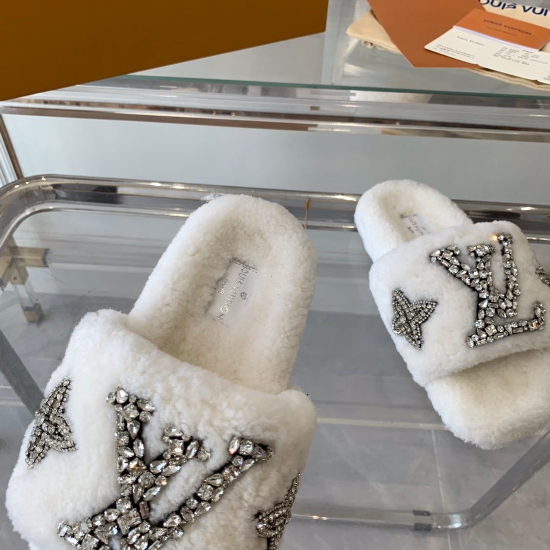 LV WOMEN'S PASEO FLAT SLIPPER IN WHITE FLEECE、mysite、Cacoeks