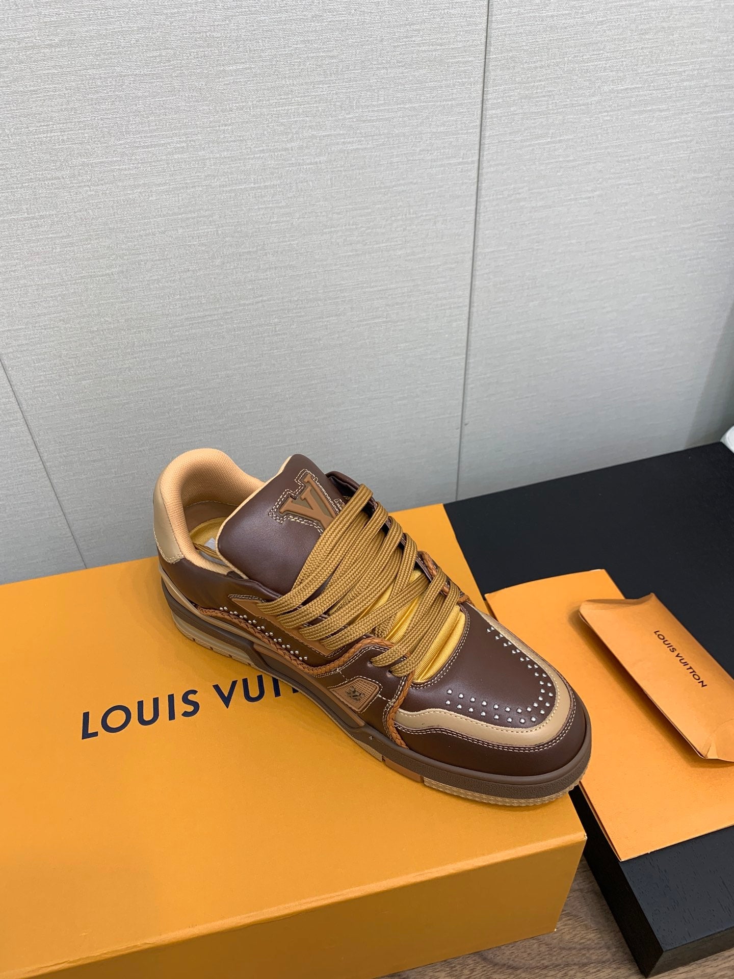 LV WOMEN'S TRAINER IN MARRON CALFSKIN、mysite、Cacoeks