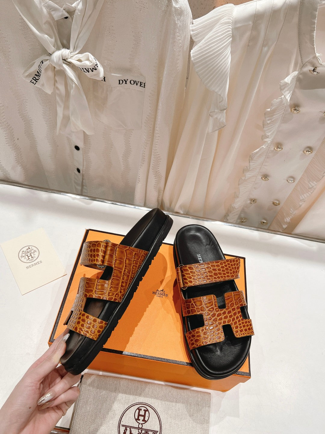 CHYPRE SANDAL BLACK AND BRIGHT BROWN LAMBSKIN、mysite、Cacoeks