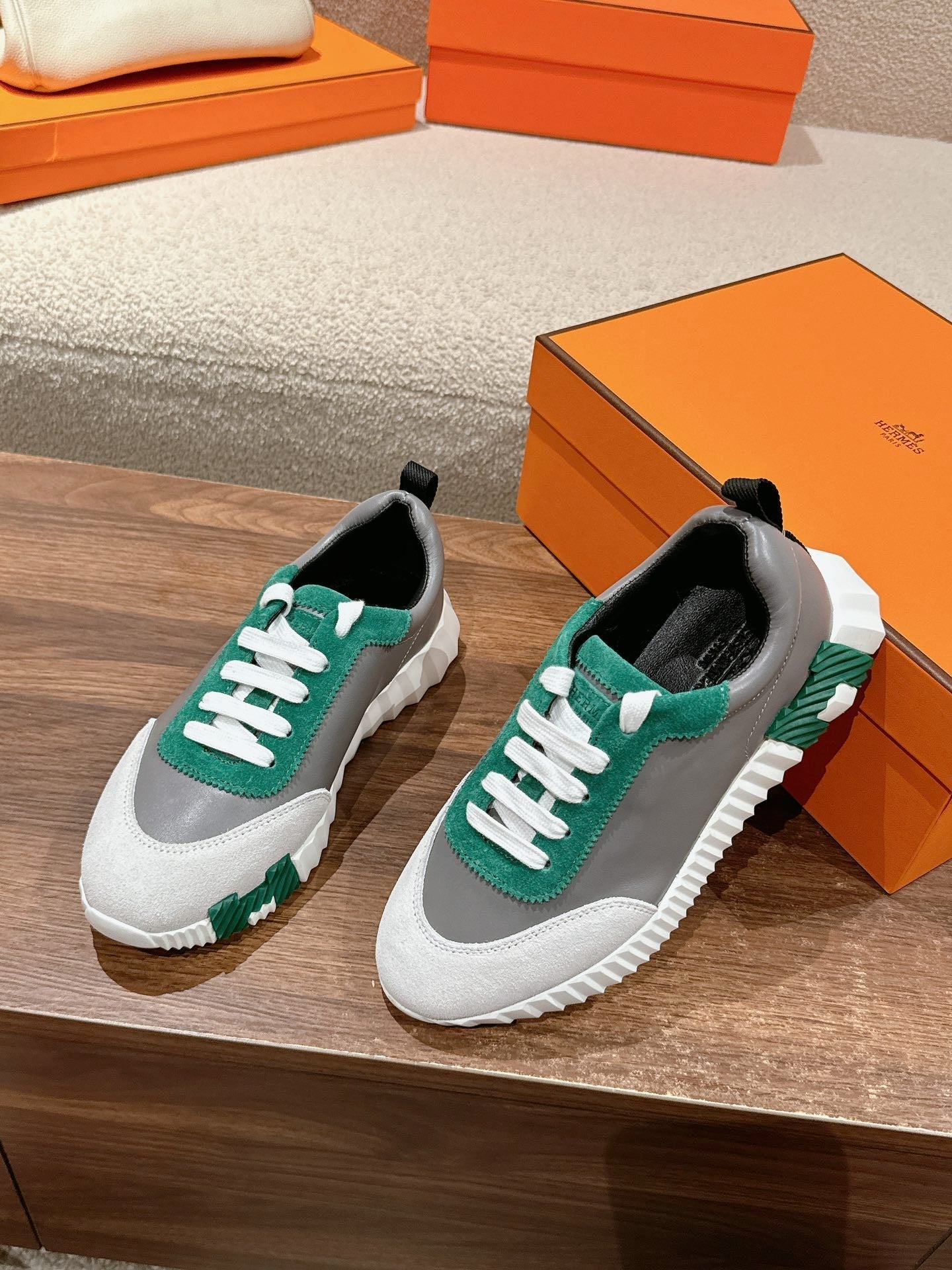 MAINLAND SNEAKER IN PALE GRAY SUEDE AND MOUSE GRAY CALFSKIN、mysite、Cacoeks