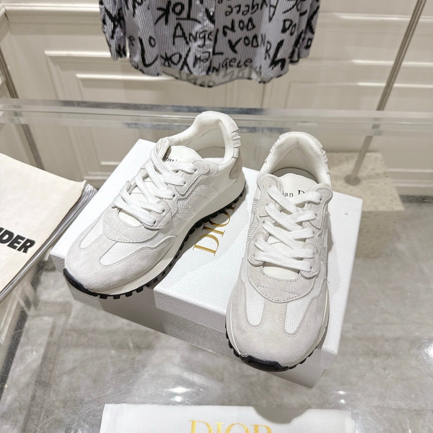 DIOR 25S C'EST DIOR SNEAKER IN WHITE LIGHT GRAY CALFSKIN AND SUEDE、mysite、Cacoeks