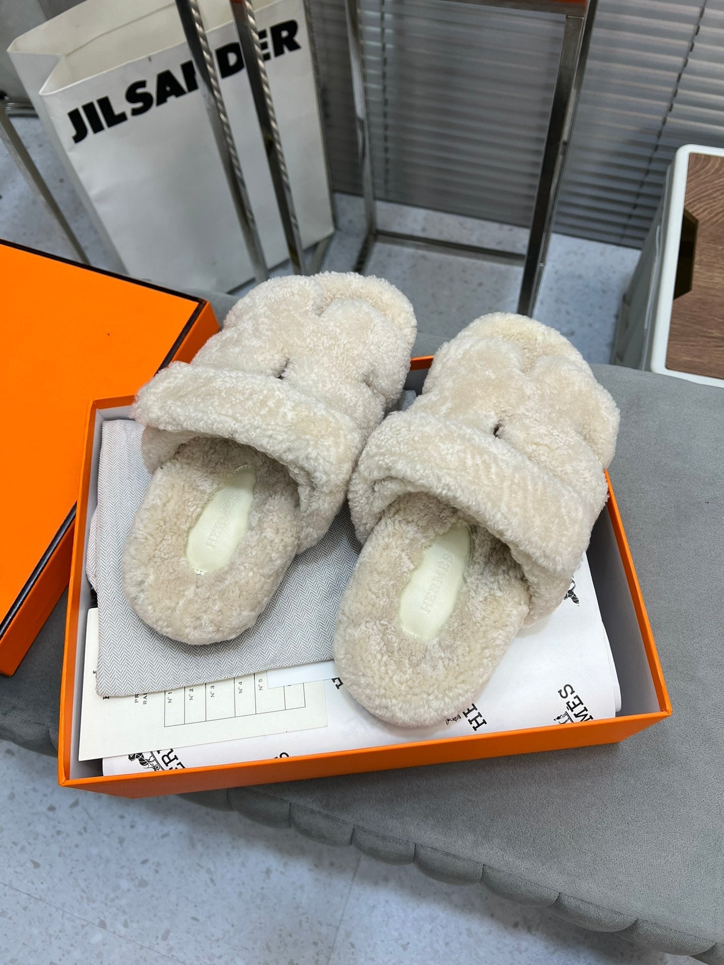 CHYPRE SLIPPERS IN BISQUE BEIGE LAMB WOOL、mysite、Cacoeks