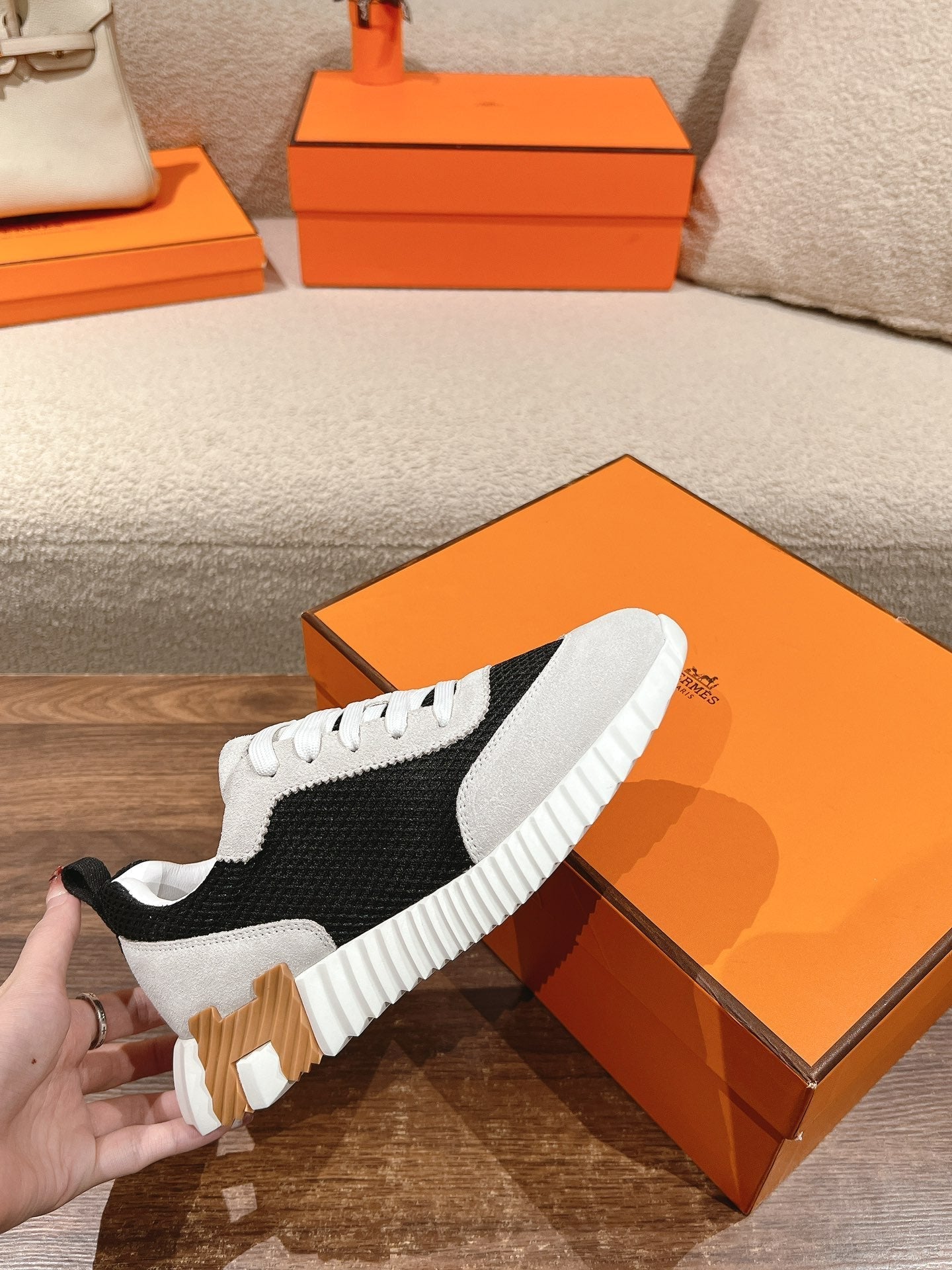 MAINLAND SNEAKER IN PALE GRAY SUEDE AND BLACK BREATHABLE MESH FABRIC、mysite、Cacoeks