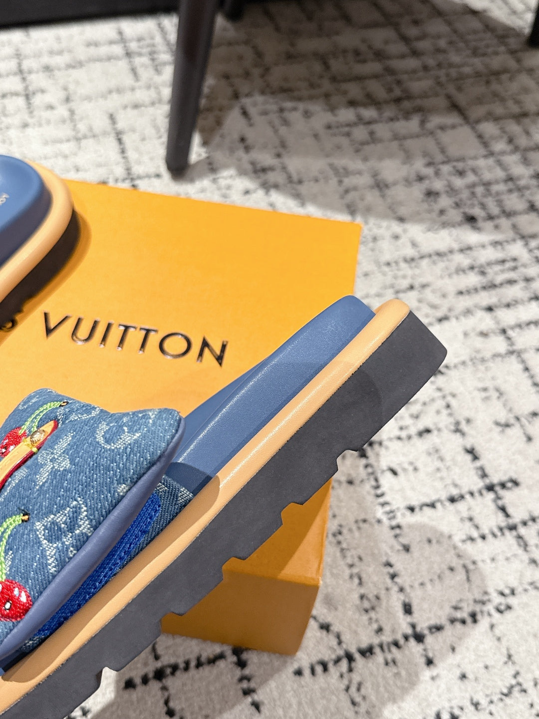 LV MIAMI-STYLE SANDALS 25S IN BLUE DENIM AND CALFSKIN、mysite、Cacoeks