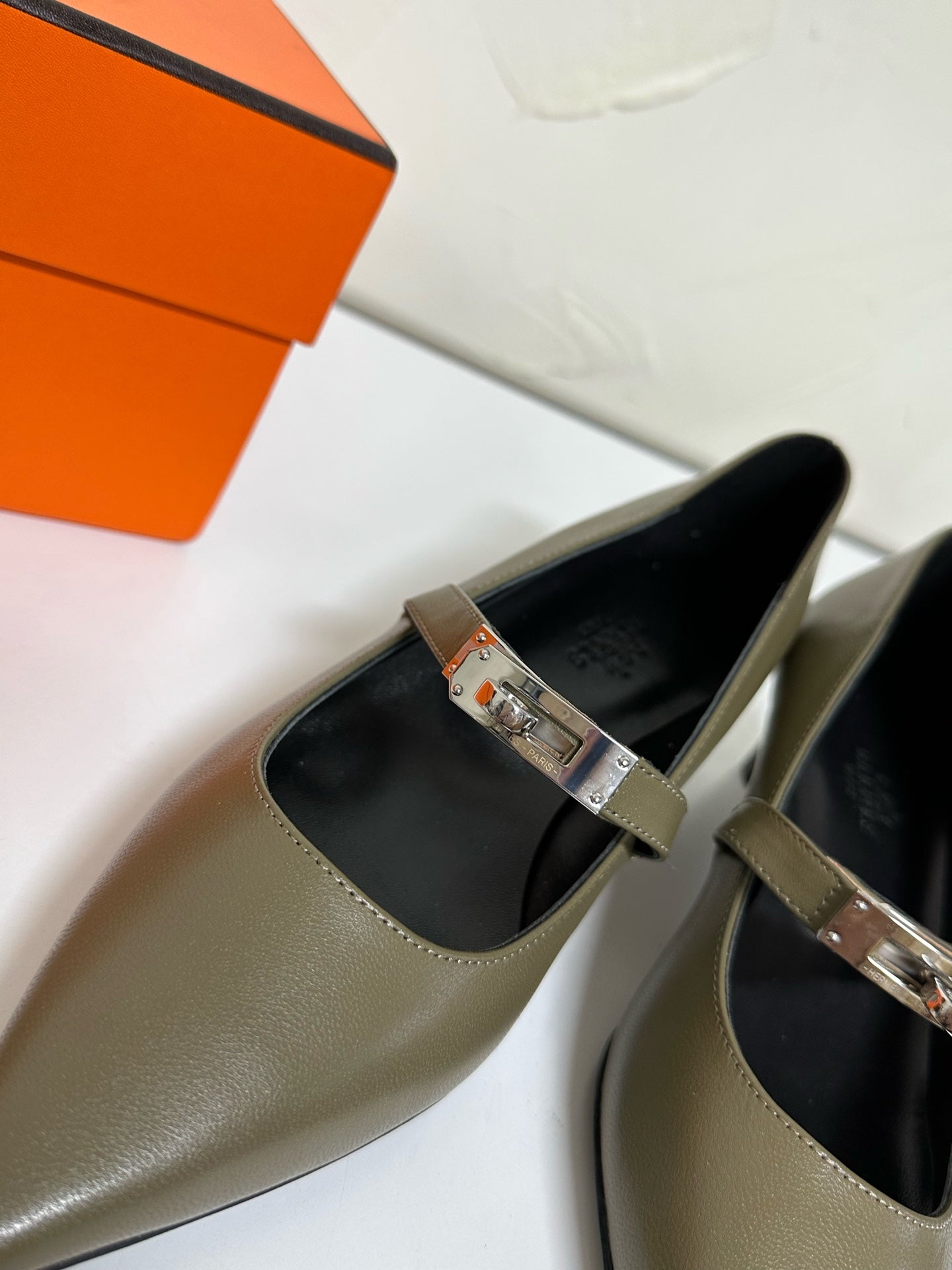 KIARA FLAT PUMP IN ARMY GREEN CALFSKIN、mysite、Cacoeks