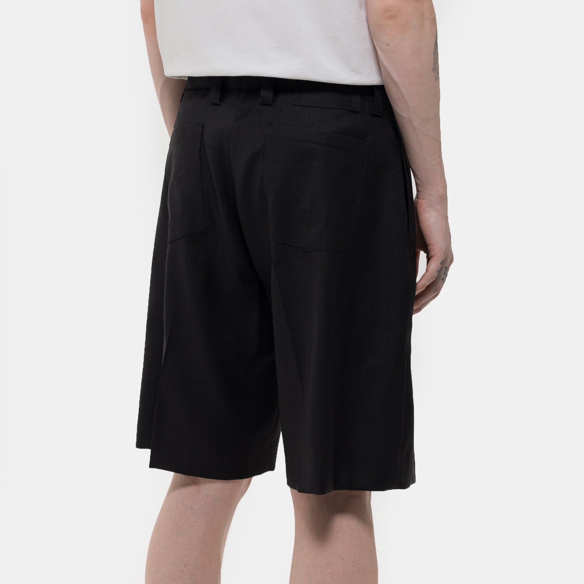 Classic Short in Fine Black Stripe