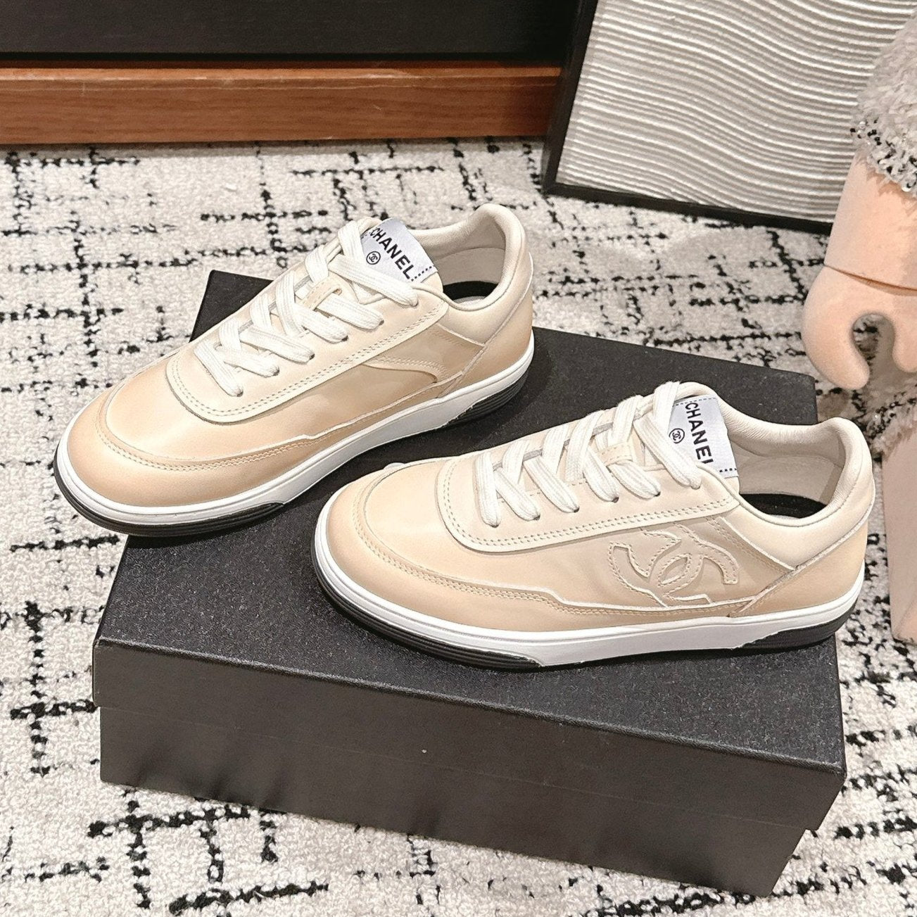 SNEAKER IN BISQUE BEIGE HAND-POLISHED CALFSKIN 977827、mysite、Cacoeks