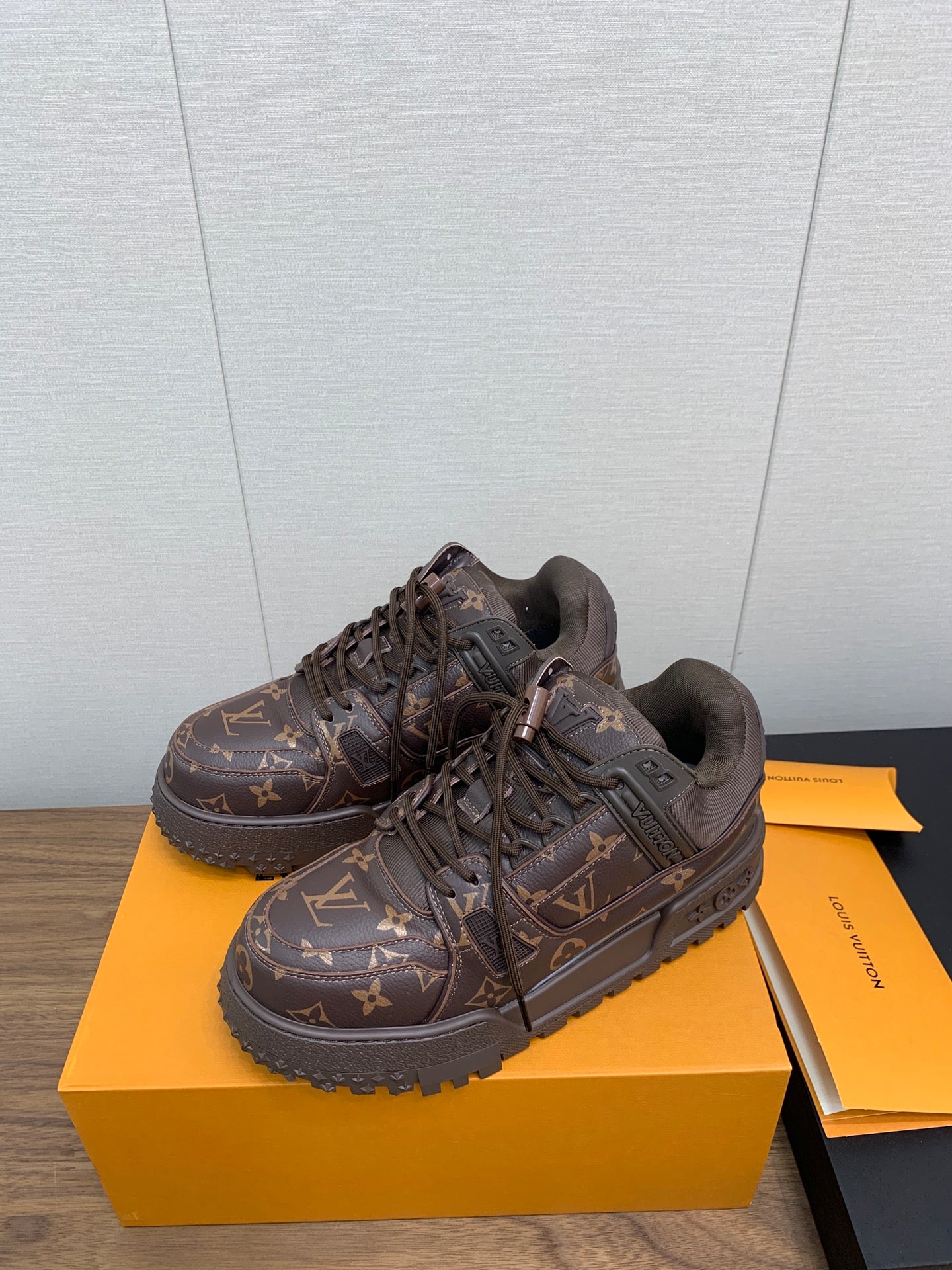 LV TRAINER IN CHOCOLATE BROWN MONOGRAM CALFSKIN、mysite、Cacoeks