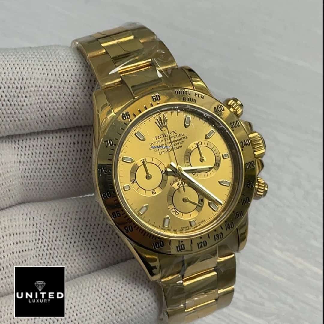 Rolex 116508 Replica 3 Rolex Daytona Cosmograph 116508 Yellow Gold Oyster Replica on his hands