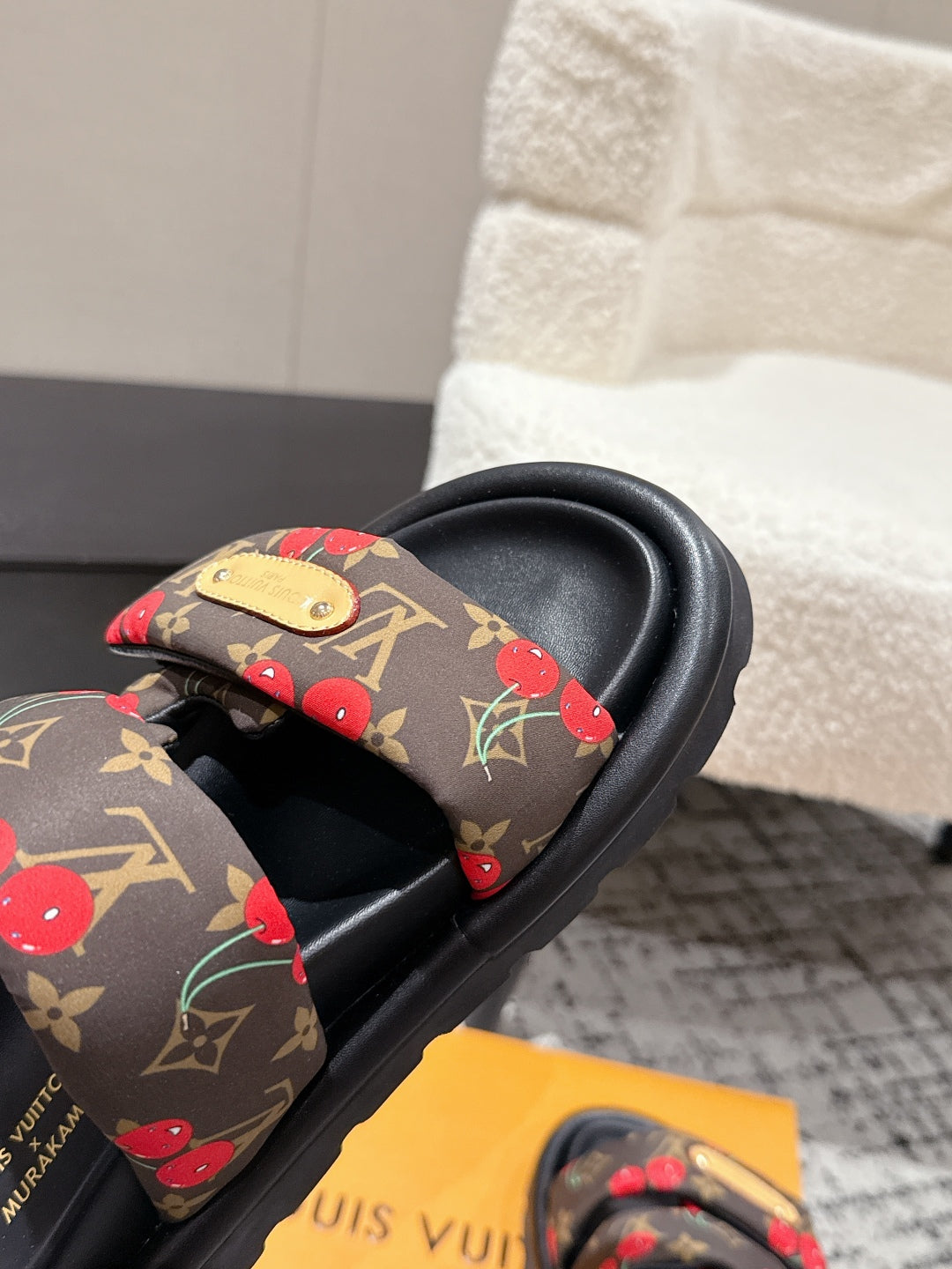 LV MIAMI-STYLE SANDALS 25S IN BROWN FABRIC AND BLACK CALFSKIN、mysite、Cacoeks