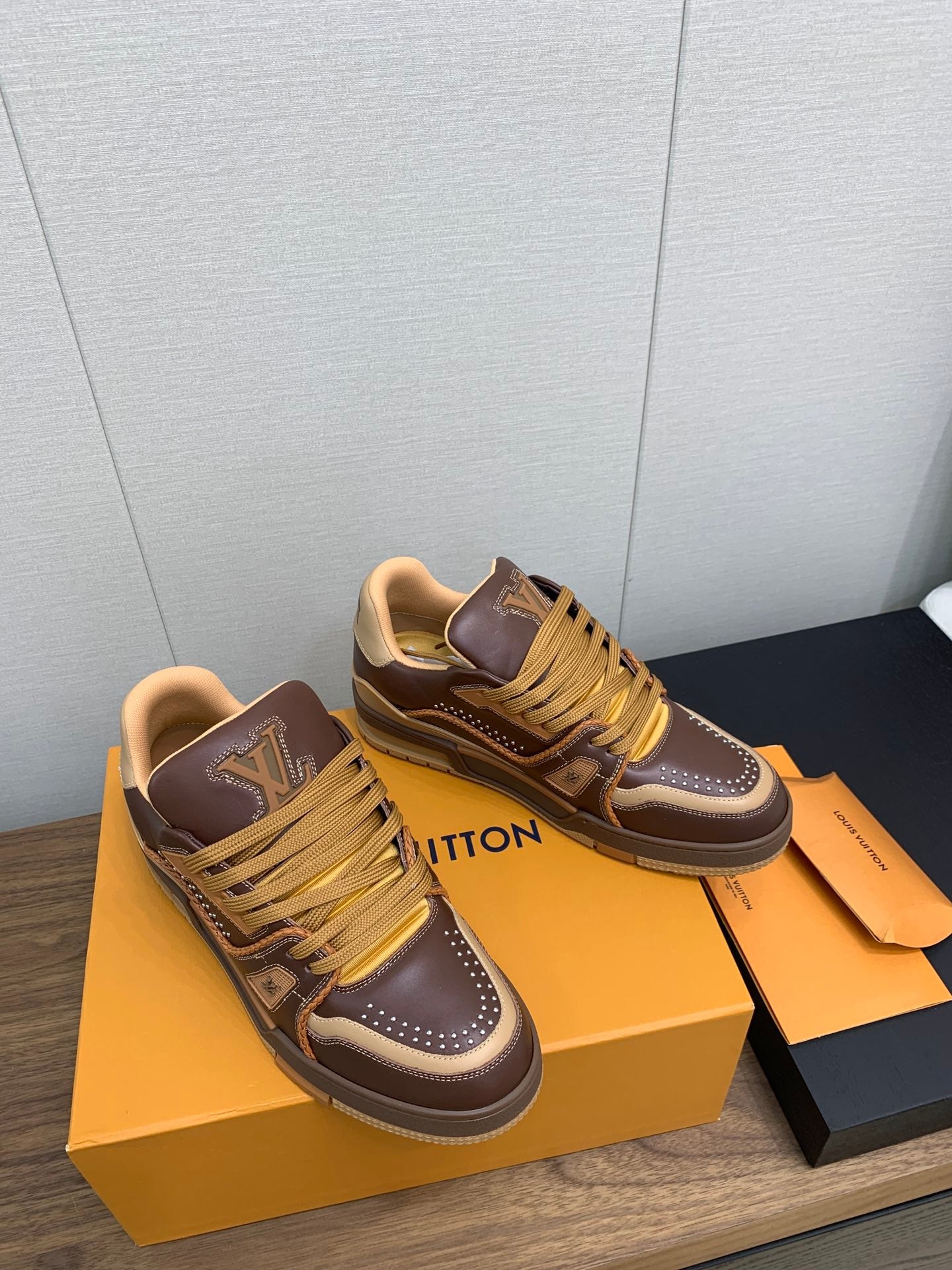 LV WOMEN'S TRAINER IN MARRON CALFSKIN、mysite、Cacoeks