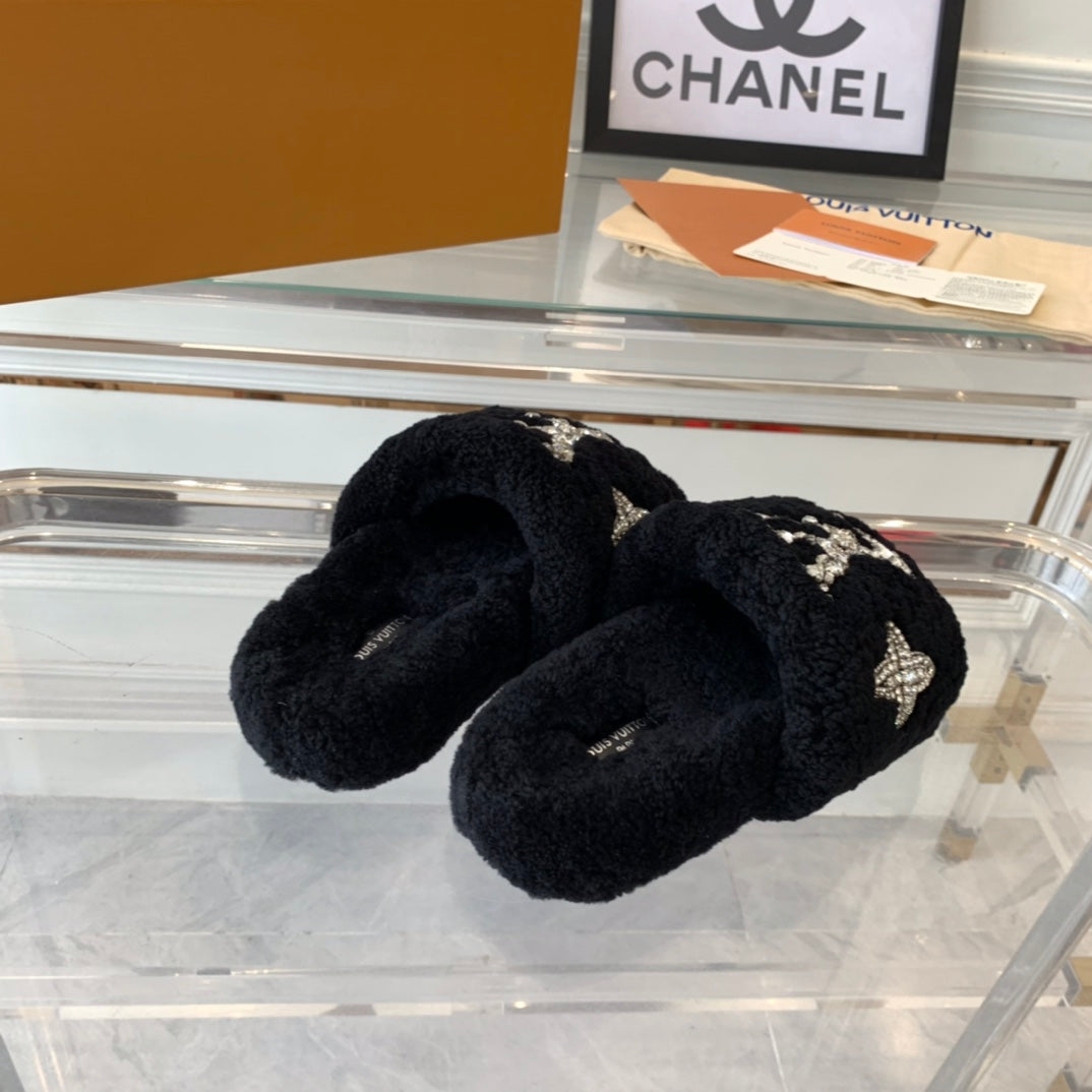 LV WOMEN'S PASEO FLAT SLIPPER IN BLACK FLEECE、mysite、Cacoeks