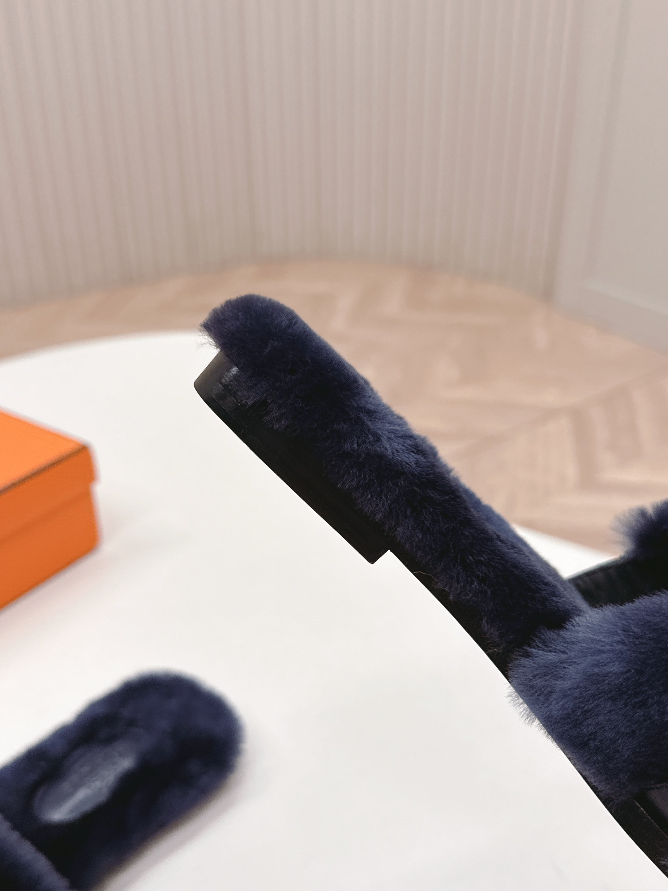 HM 25S ORAN SANDAL IN CHARCOAL NAVY SHEARLING WITH SILVER HARDWARE、mysite、Cacoeks