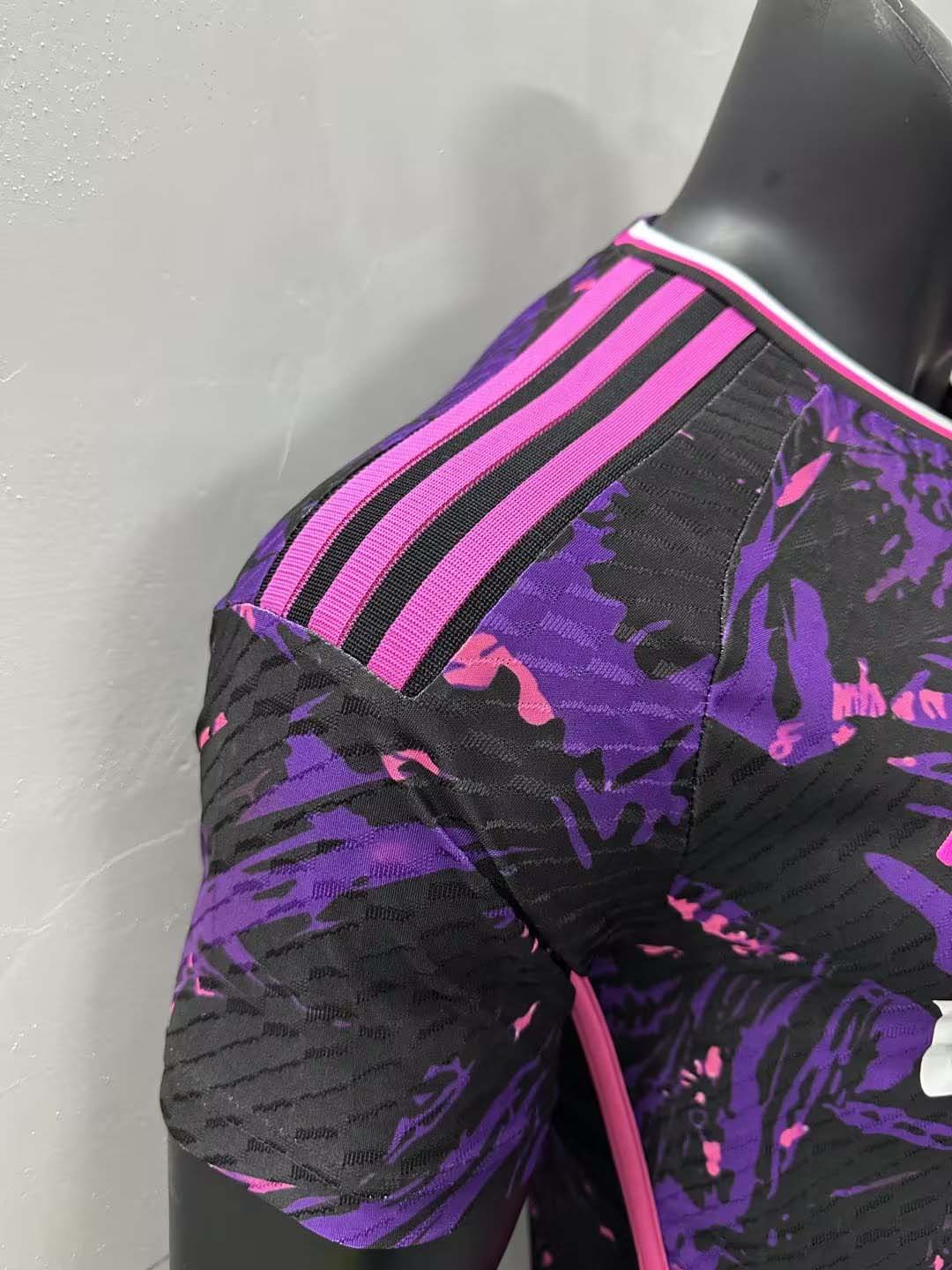 2023/2024 Player Version Real Madrid Football Shirt Classic Edition:football jersey mysite: unitedjerseyfootball 邓江浪:football