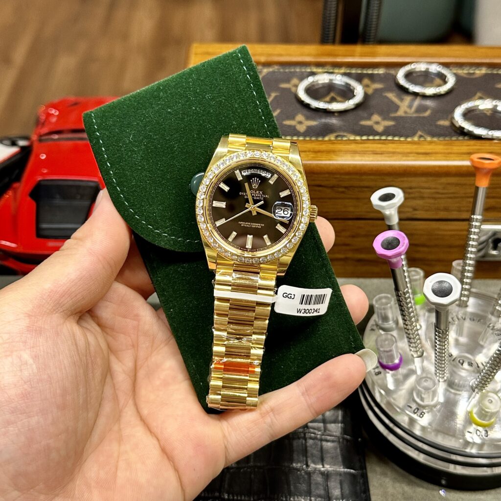 Đồng Hồ Rolex Day-Date Đính Kim Cương Moissanite Mặt Đen 40mm (3)