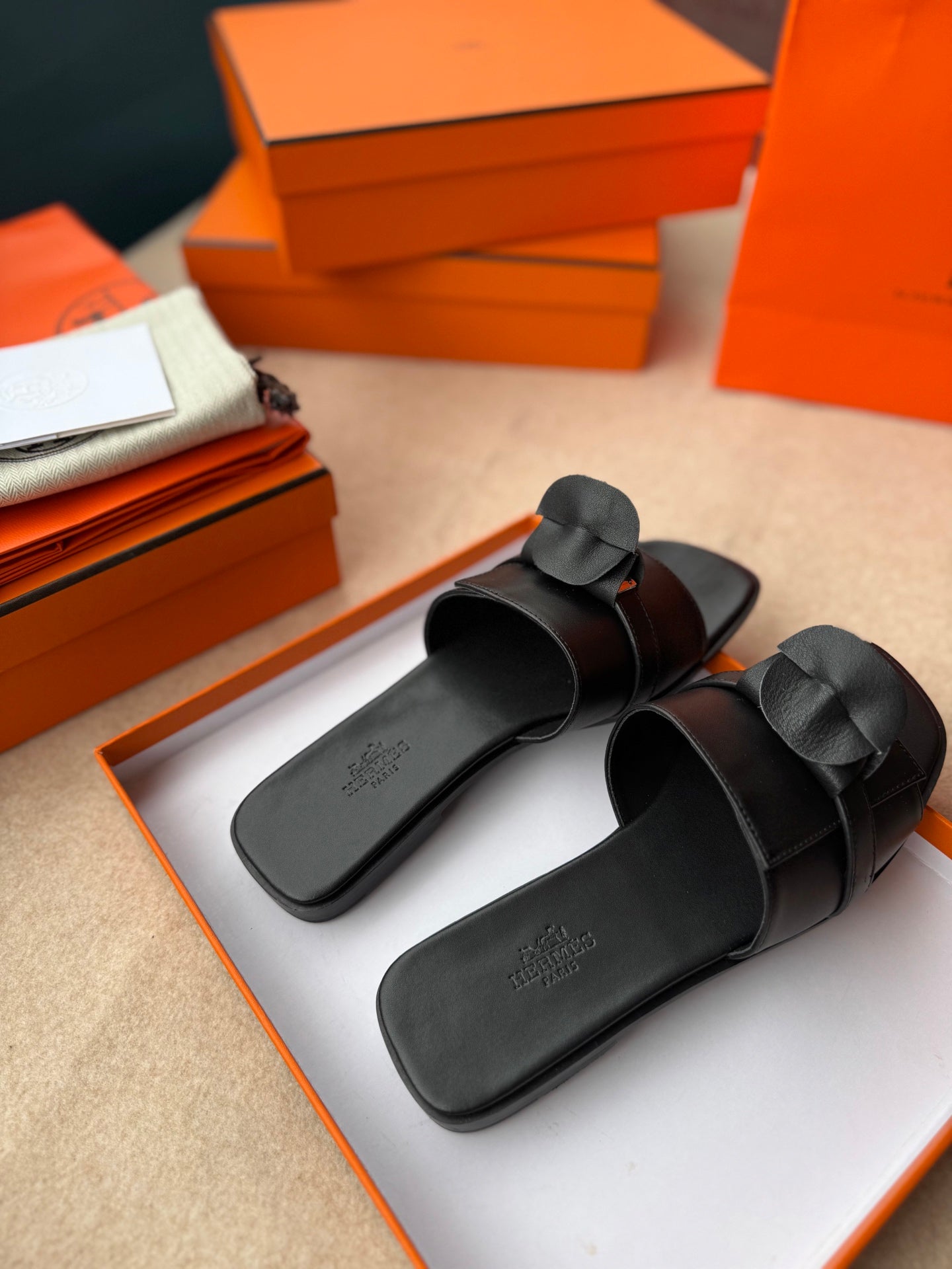 0RAN SANDALS IN BLACK CALFSKIN、mysite、Cacoeks