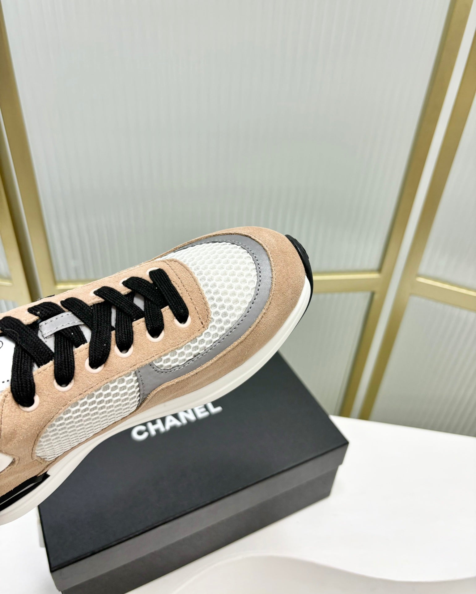 SNEAKER IN TAN BROWN SUEDE AND GREY BREATHABLE MESH、mysite、Cacoeks