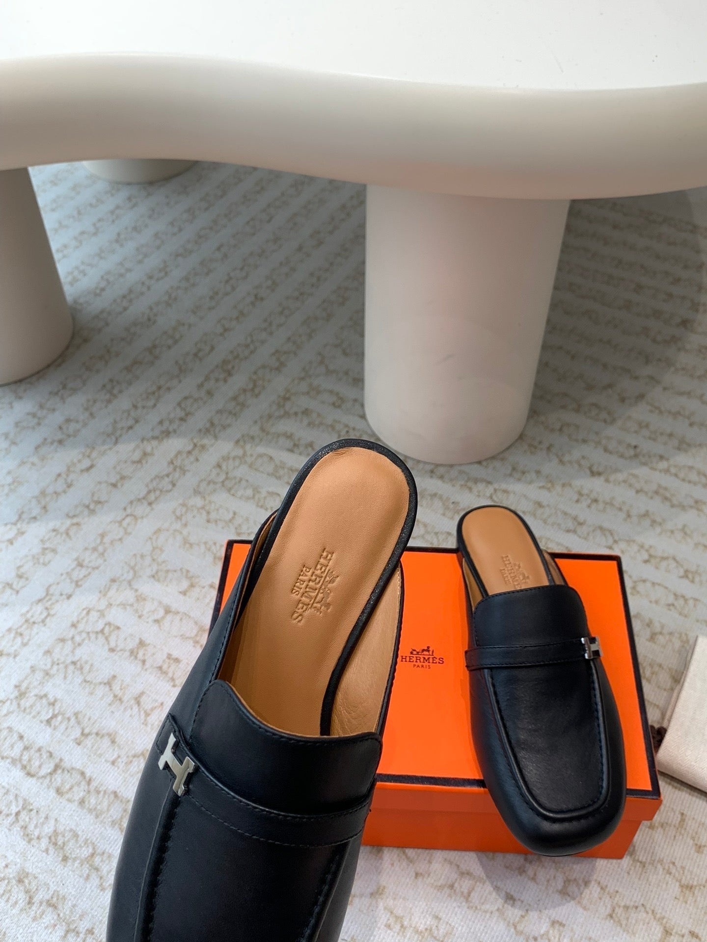 IENA MULE BLACK AND TAWNY CALFSKIN、mysite、Cacoeks